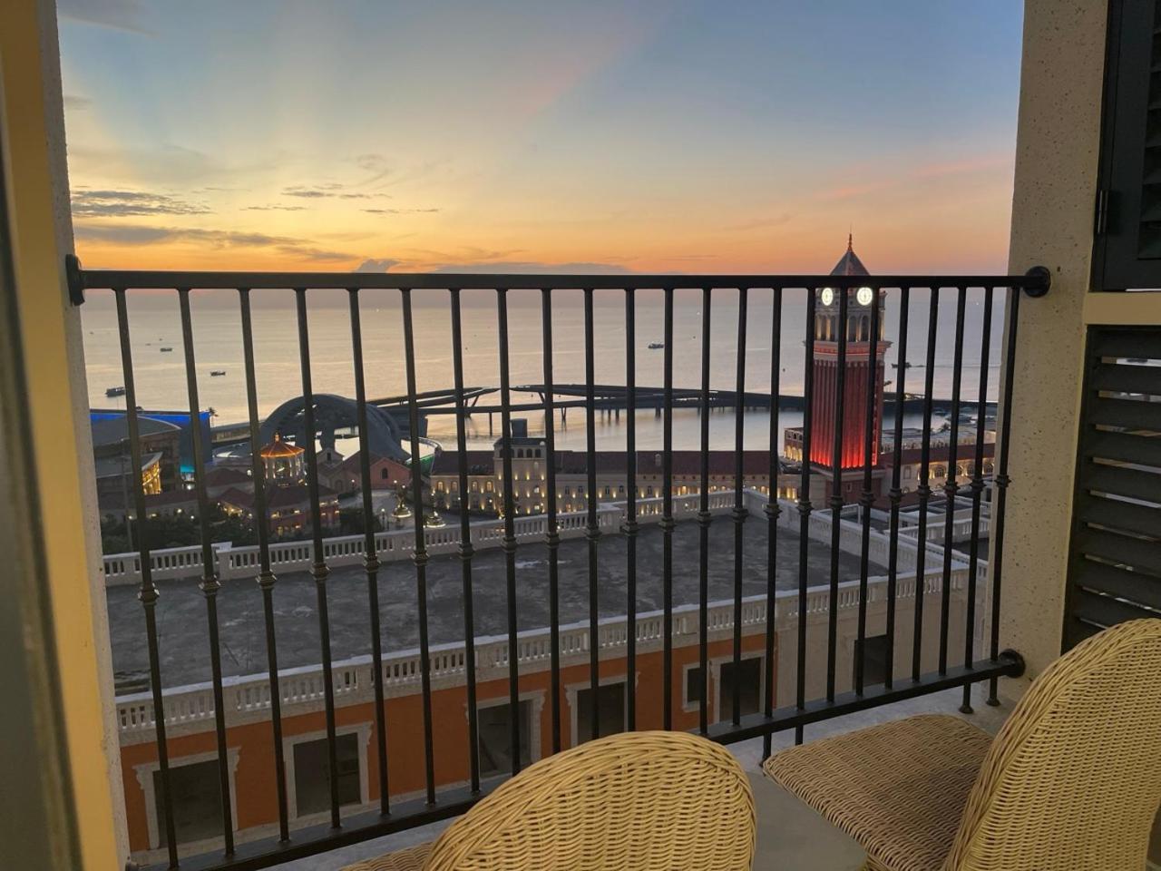 We Young By Hofs - Fireworks & Ocean View Hotel 4*