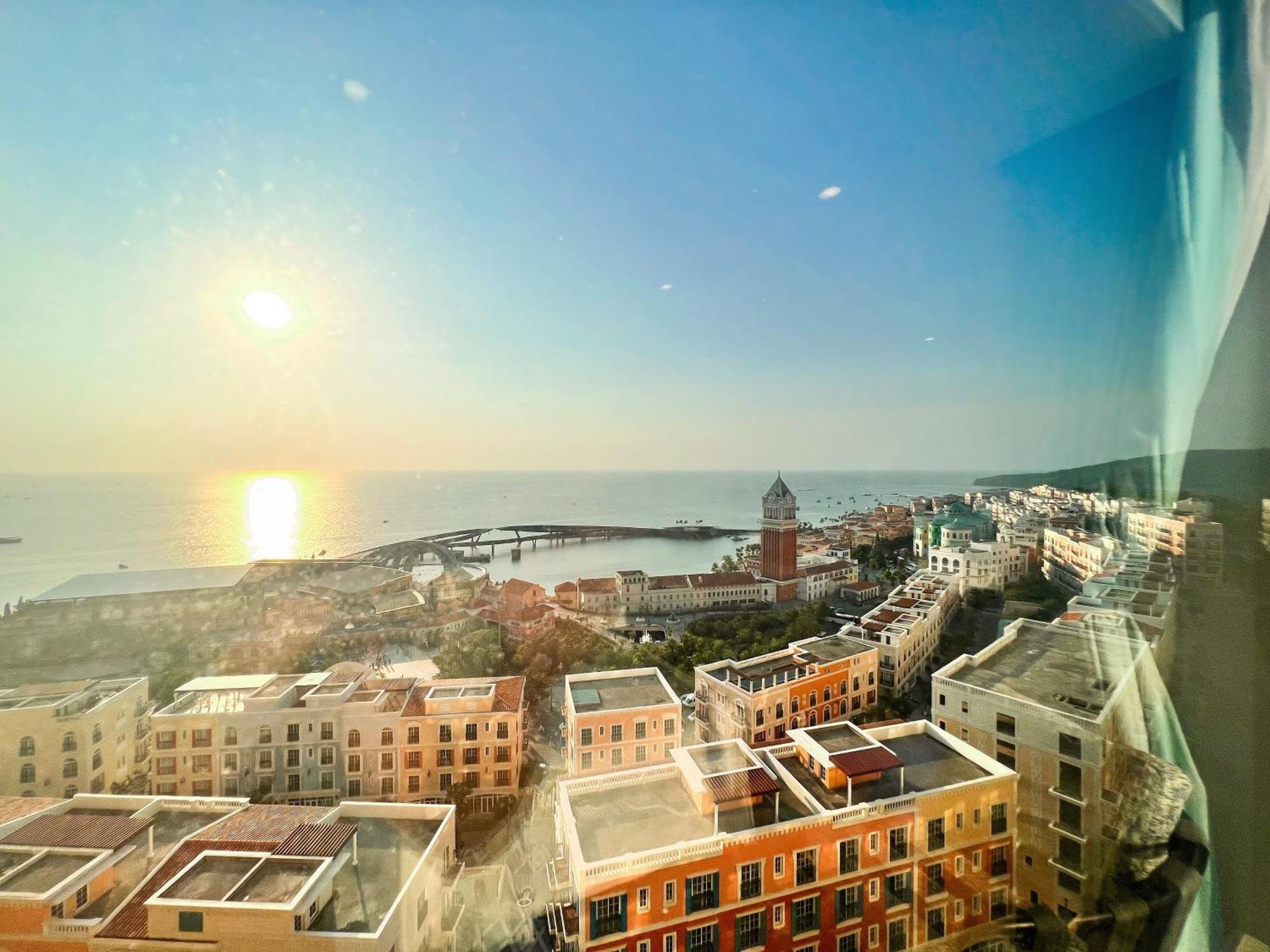 We Young By Hofs - Fireworks & Ocean View Hotel 4*