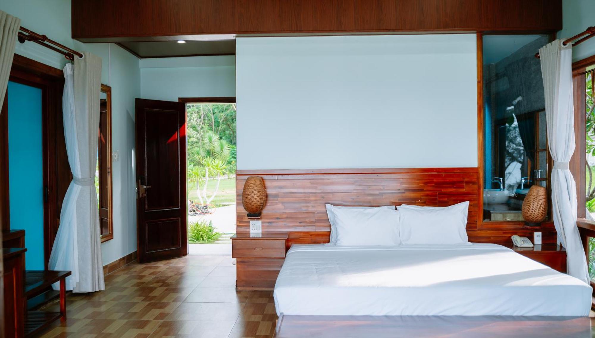 Royal Bai Xep Resort *
