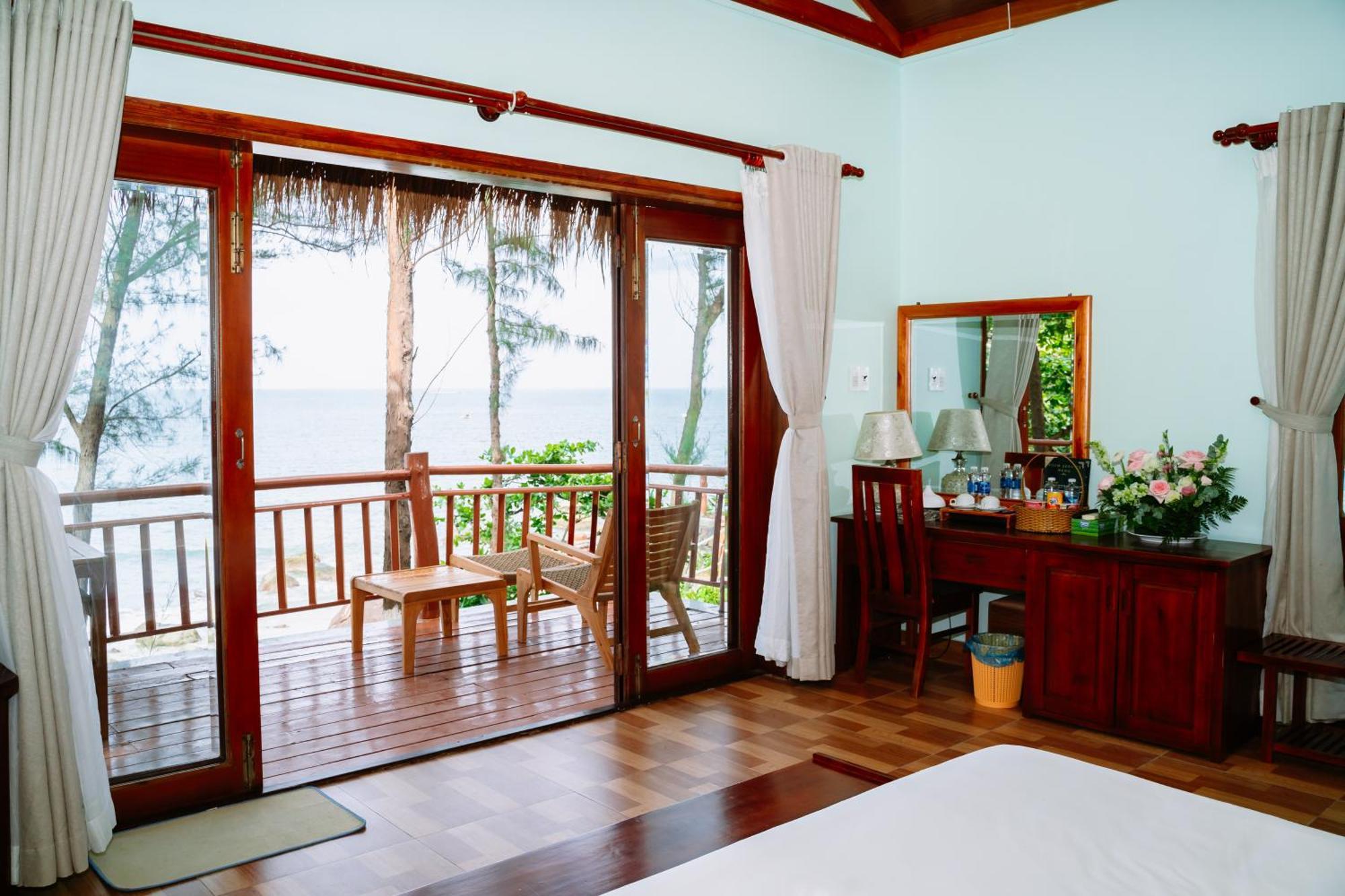 Royal Bai Xep Resort
