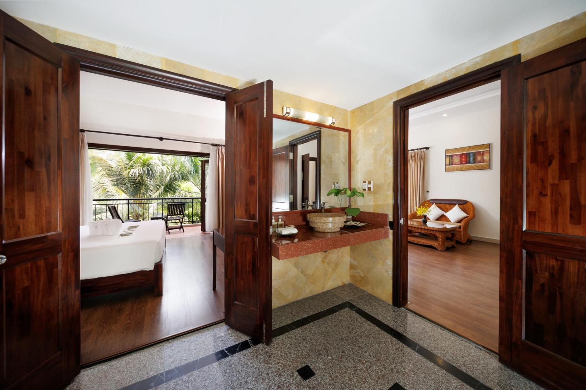 Resort Diamond Bay & 5*