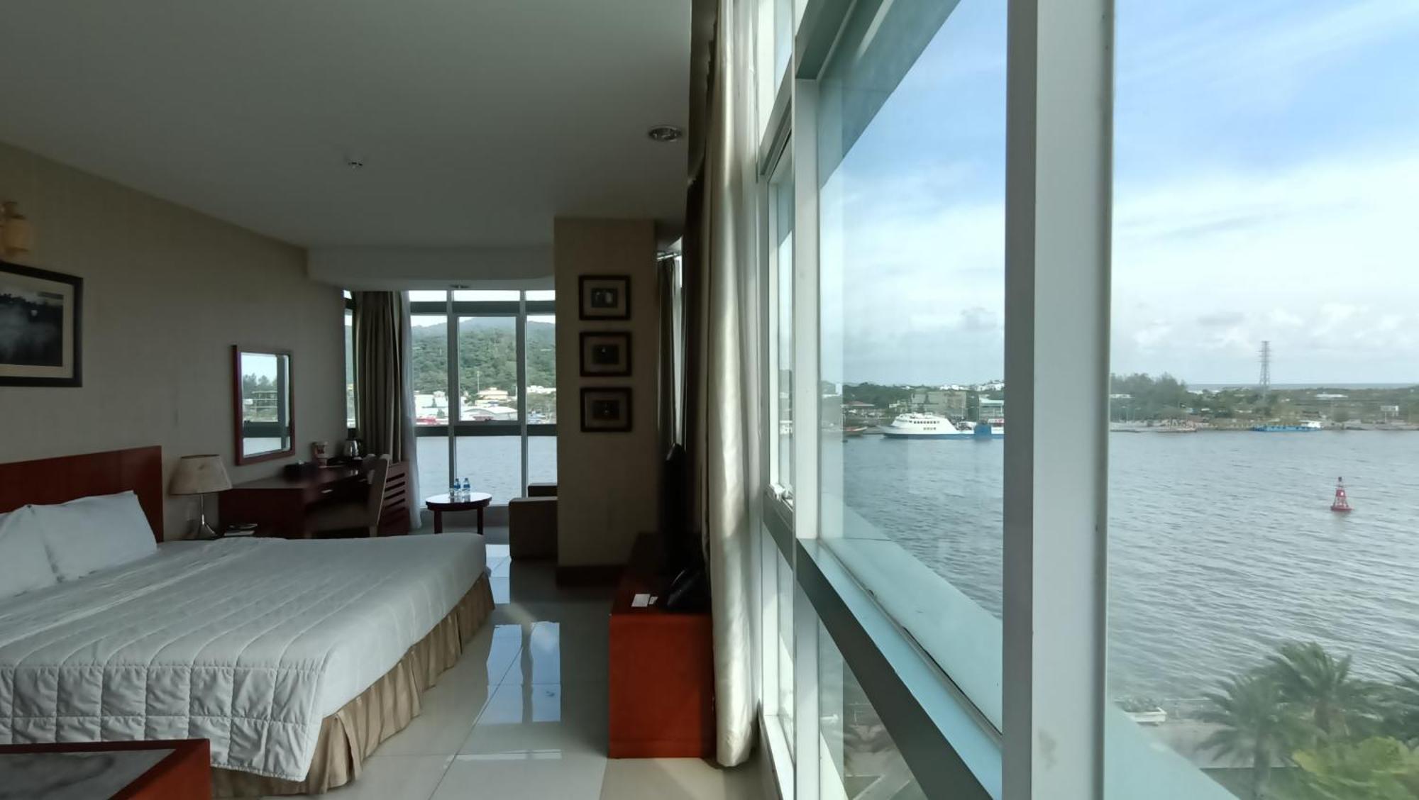 Hotel River 3*