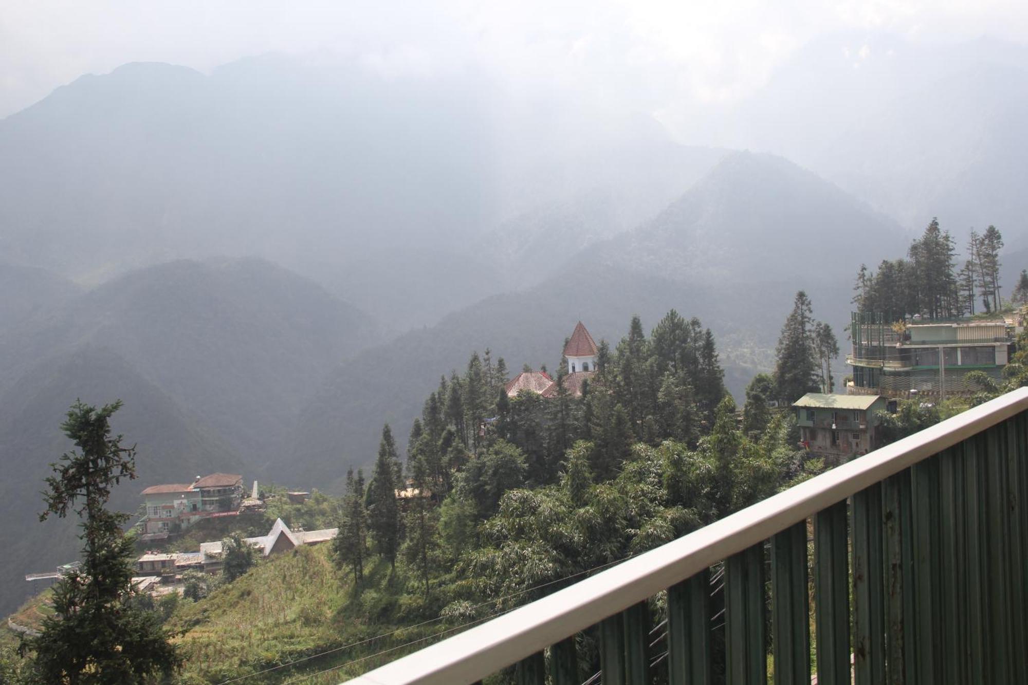 Khách sạn Scenery 2*