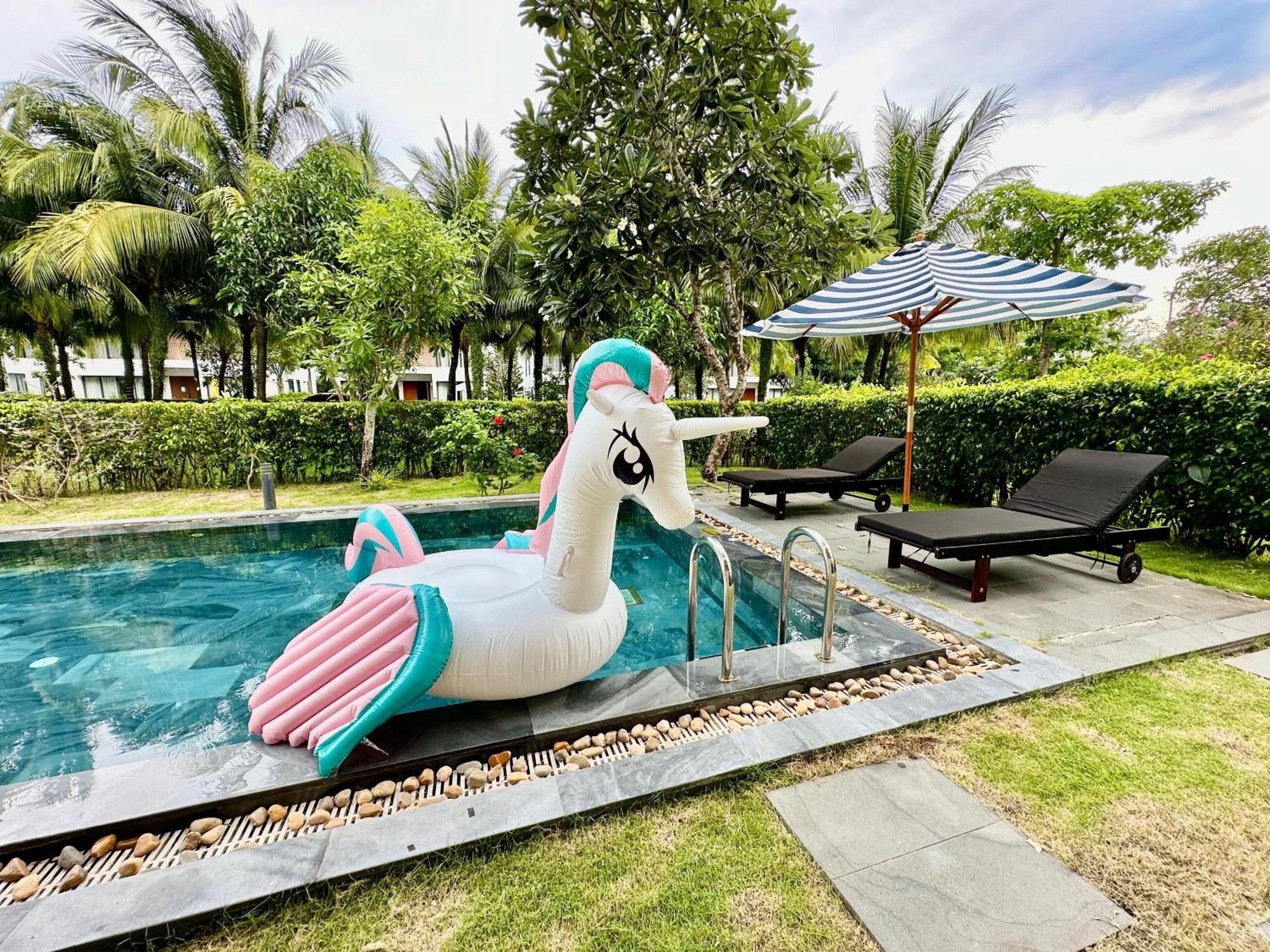 West Private Swimming Pool *
