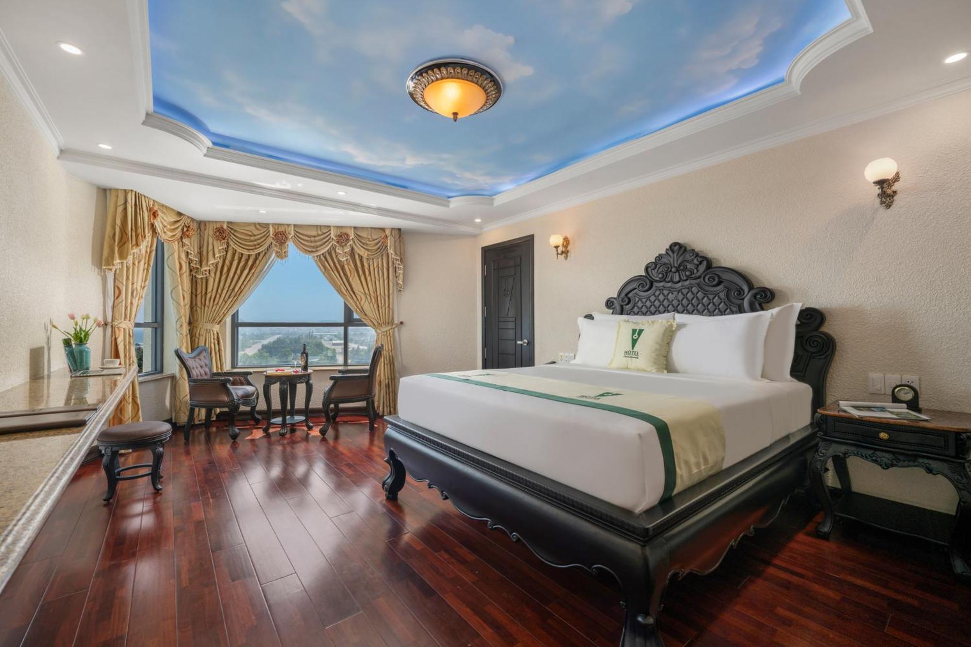 V-hotel Hotel