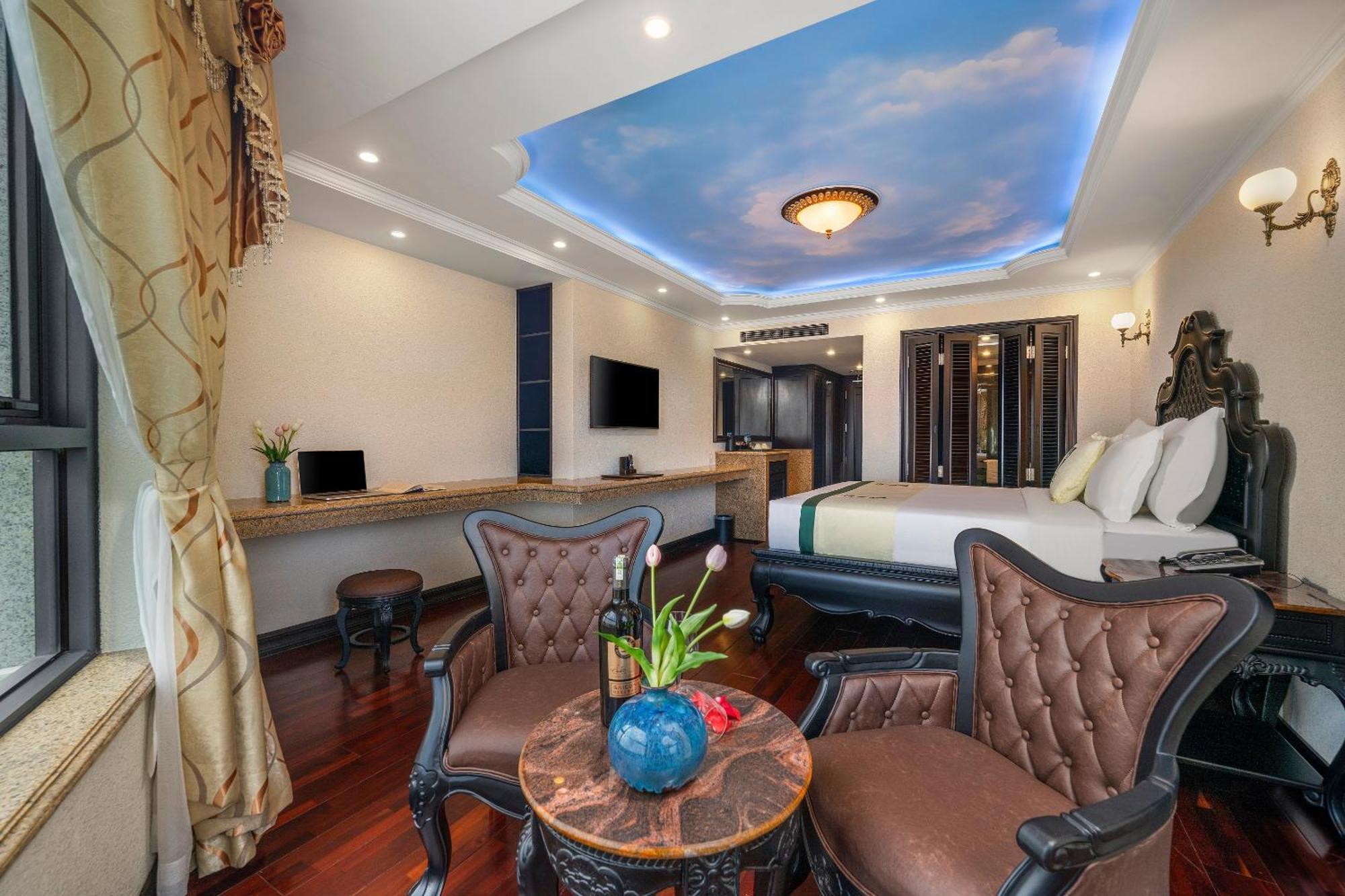 Hotel V-hotel 4*