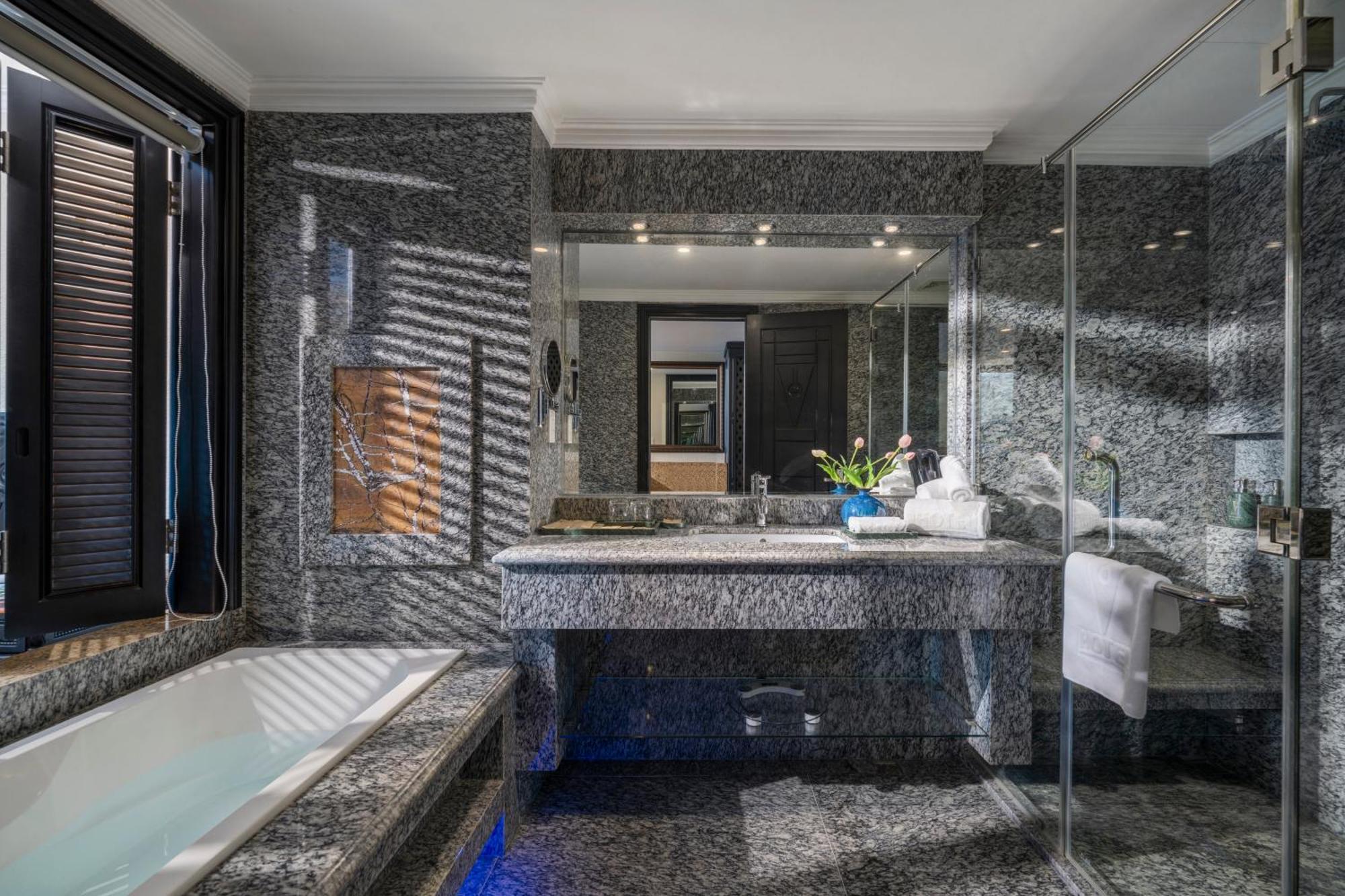 V-hotel 4*