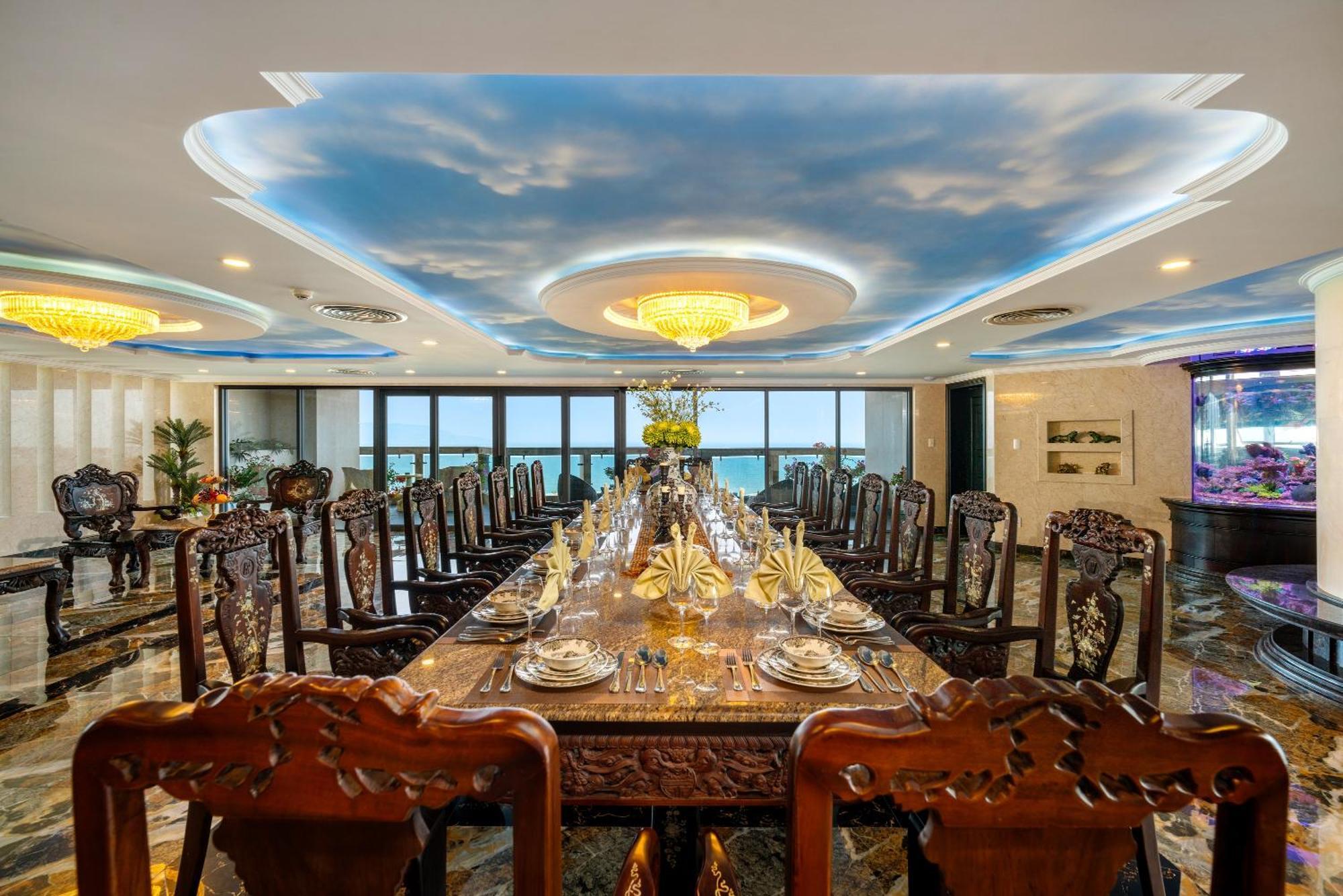 V-hotel Hotel 4*
