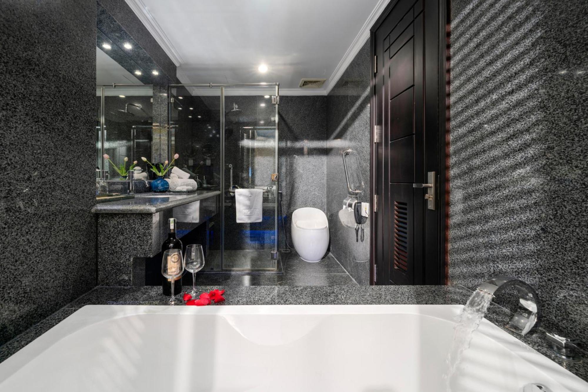 V-hotel Hotel