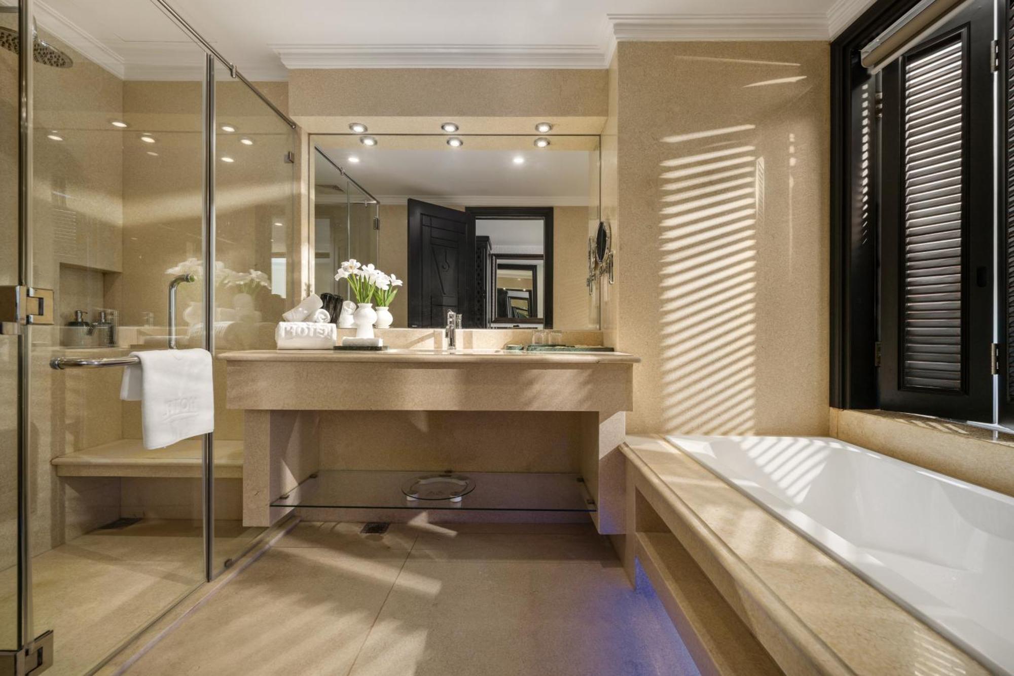 V-hotel 4*