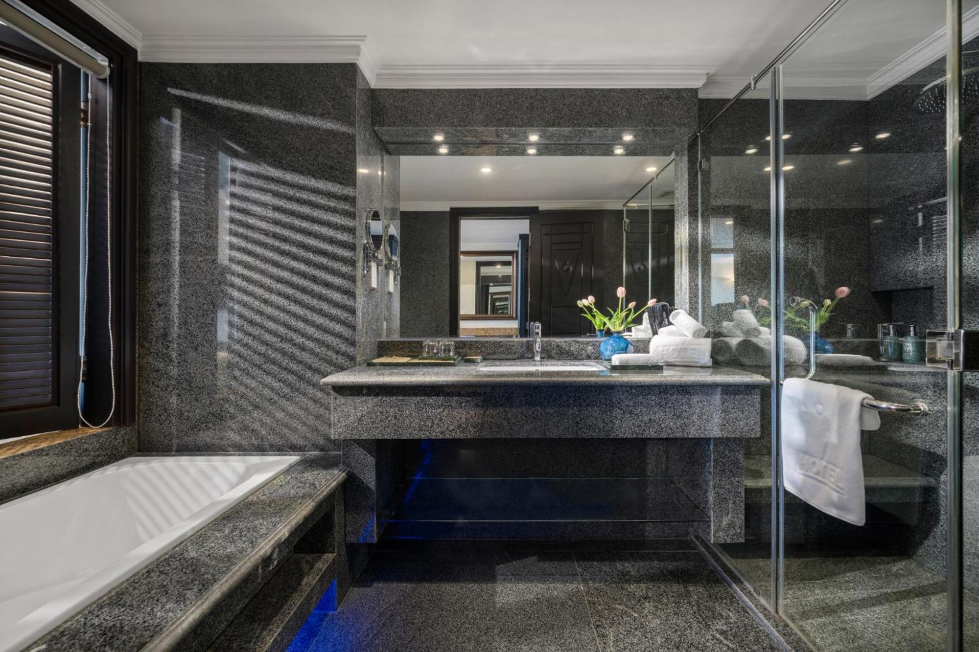 V-hotel Hotel 4*