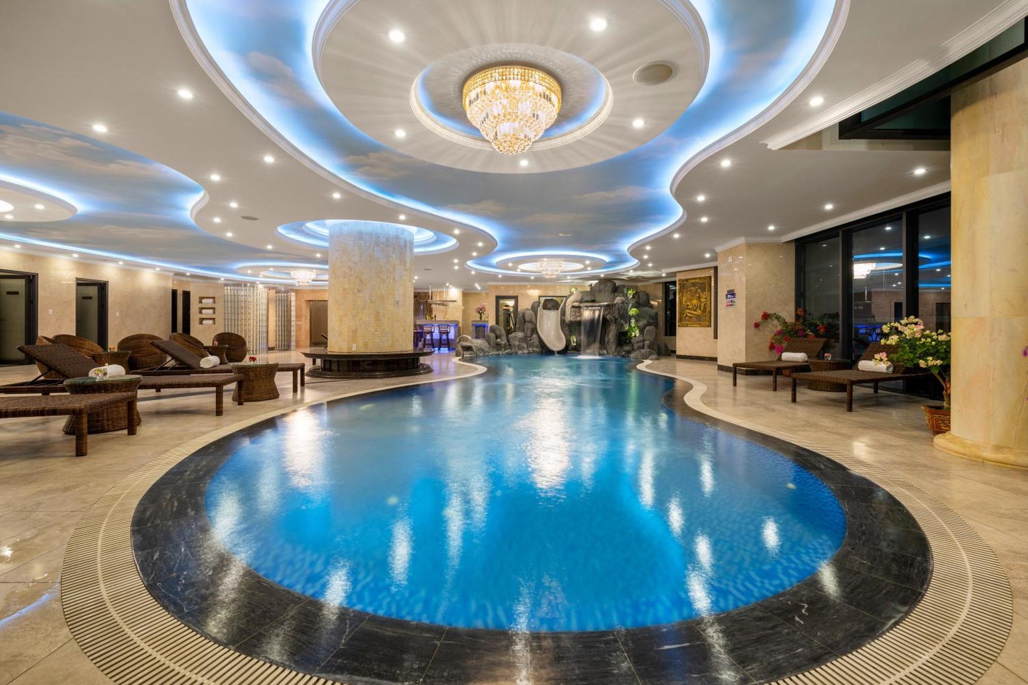 Hotel V-hotel 4*