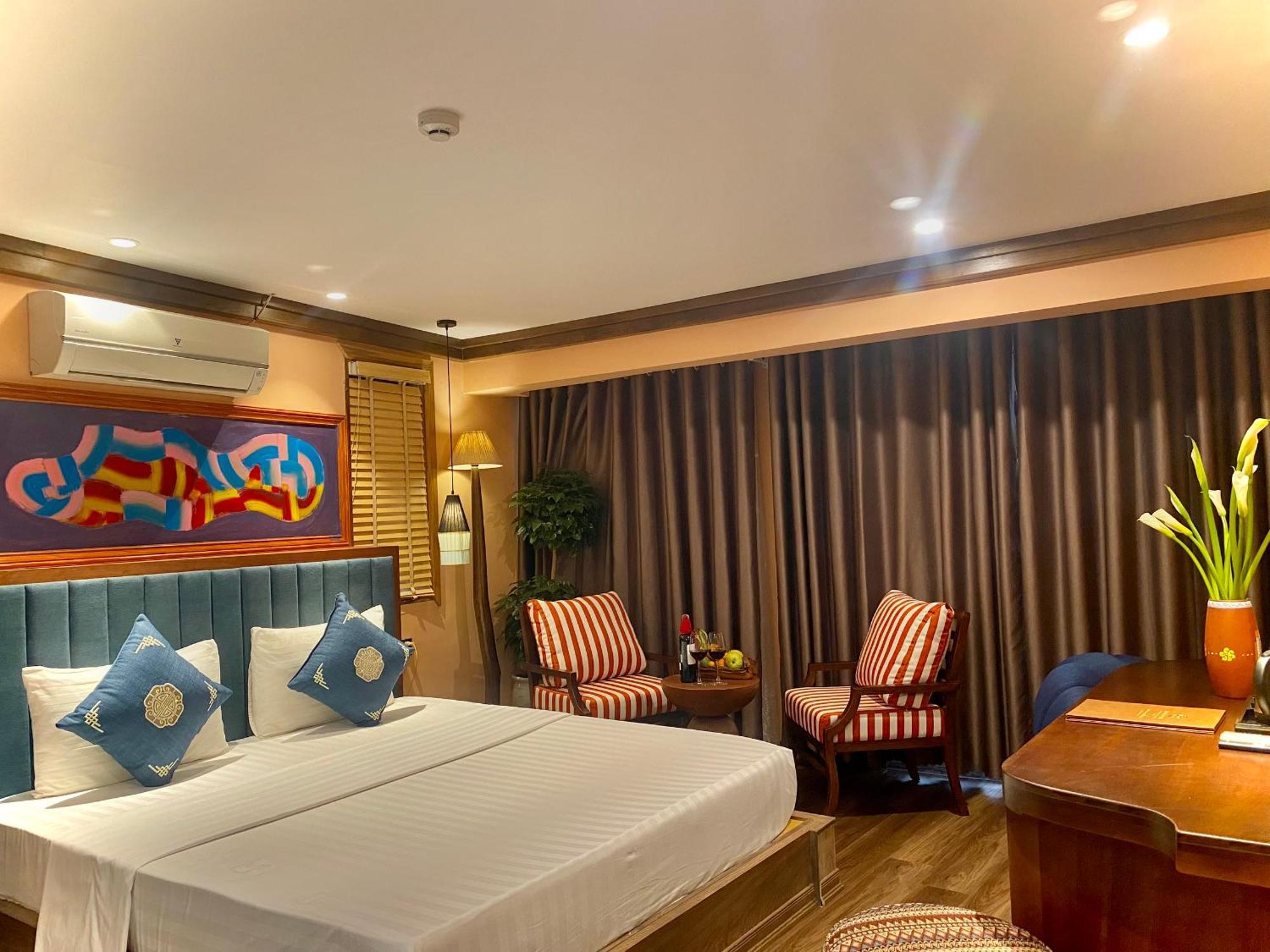 Hotel De 4*