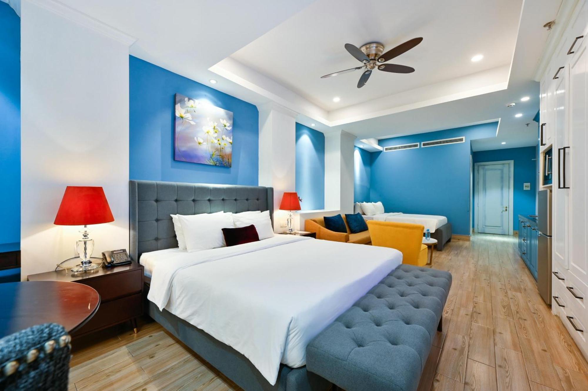 California Saigon & Rooftop Pool Hotel