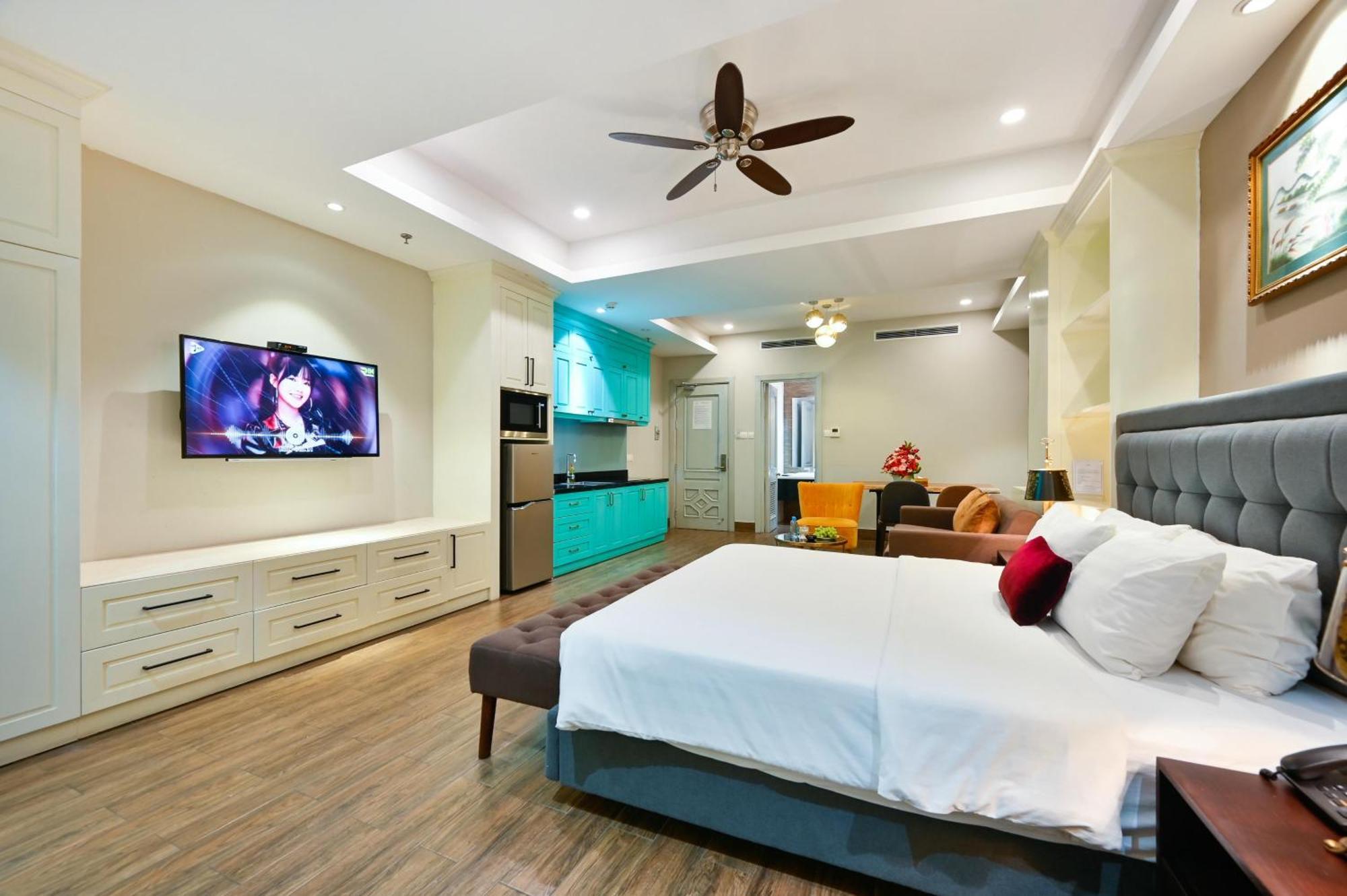 California Saigon & Rooftop Pool