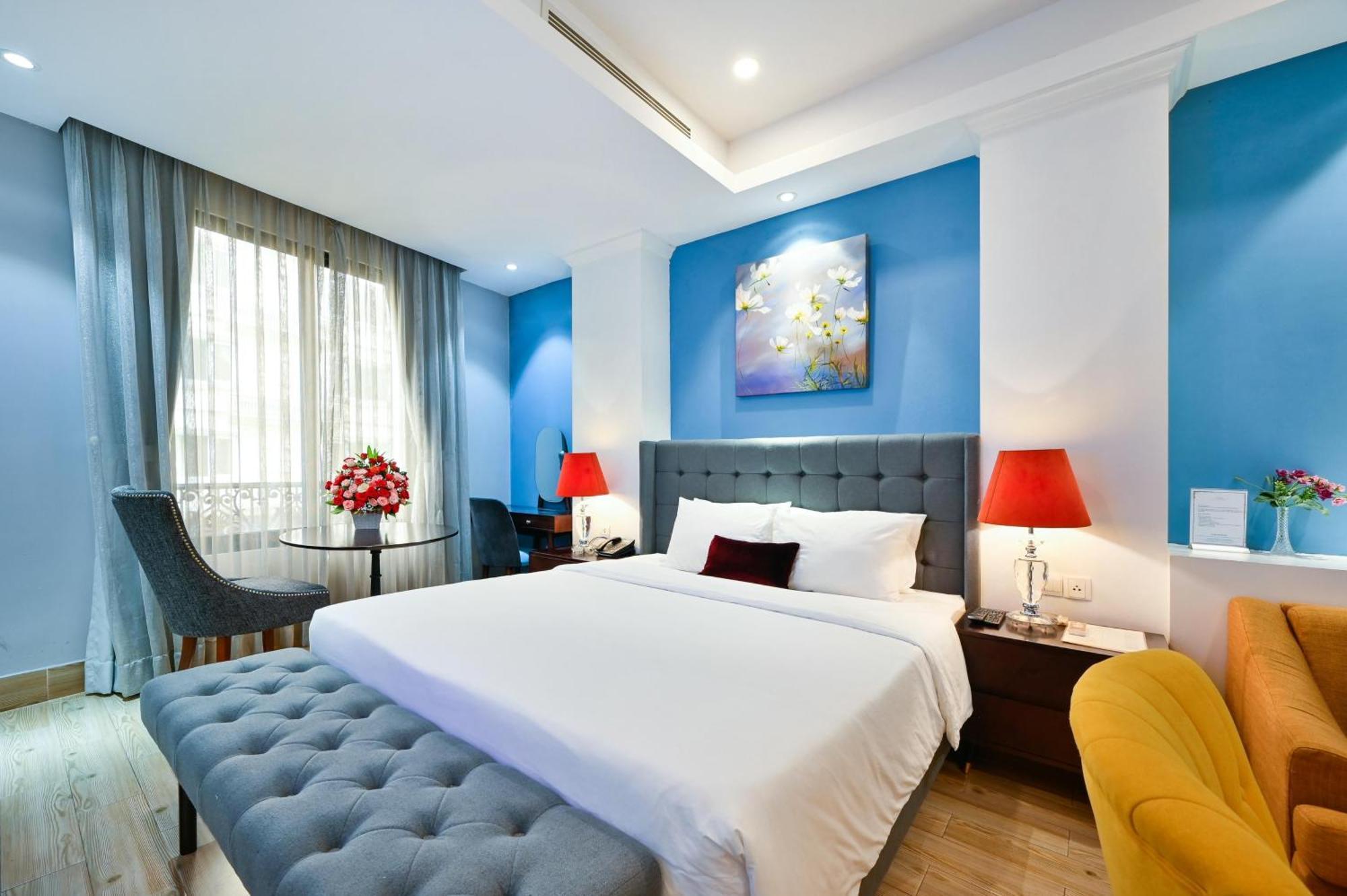 California Saigon & Rooftop Pool 3*