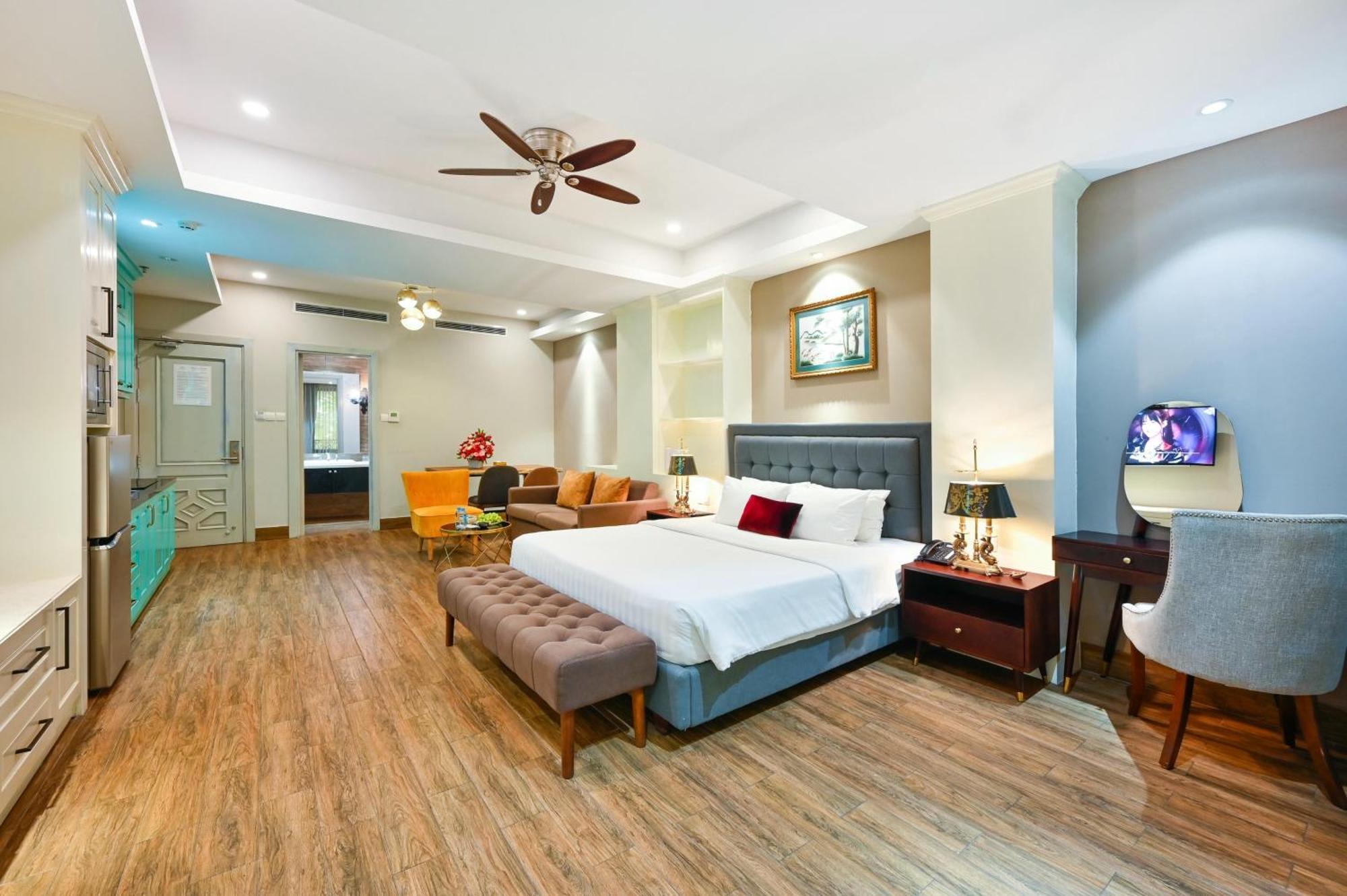 California Saigon & Rooftop Pool 3* Ho Chi Minh City