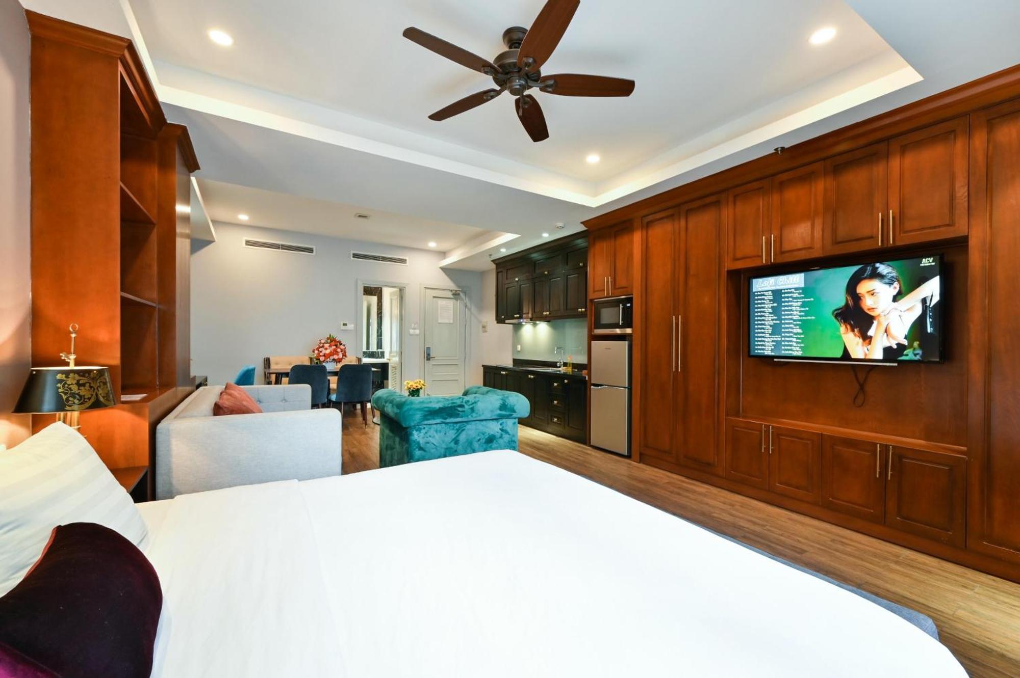 California Saigon & Rooftop Pool Ho Chi Minh City