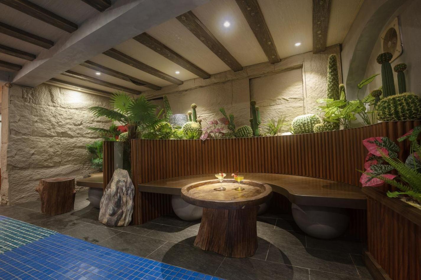 Hotel De 4*