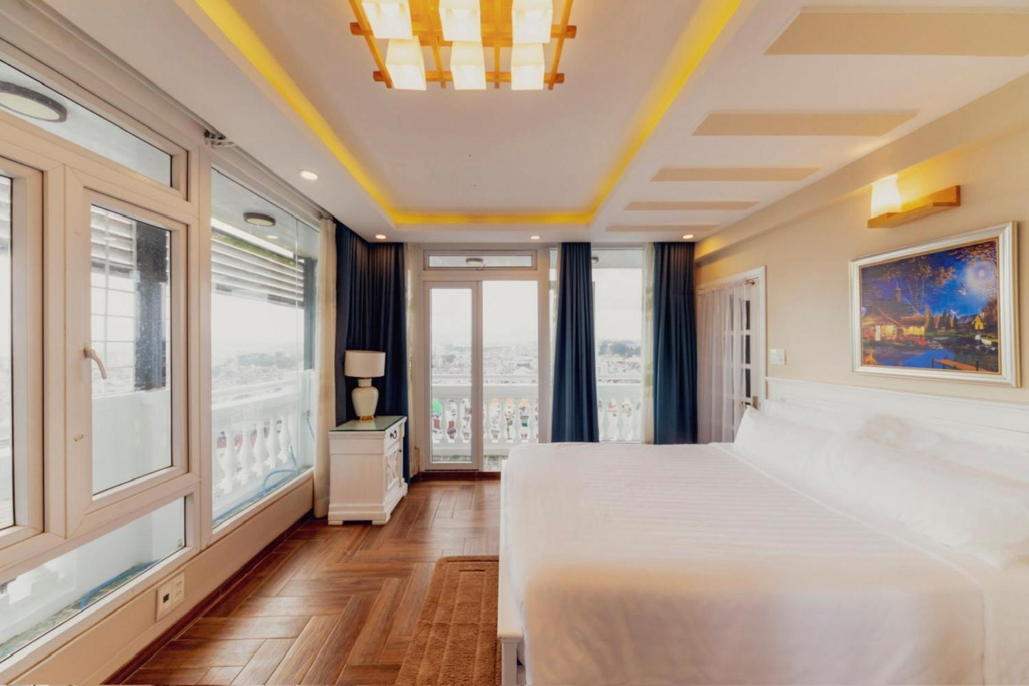 Khách sạn Empress - Sky View 3*