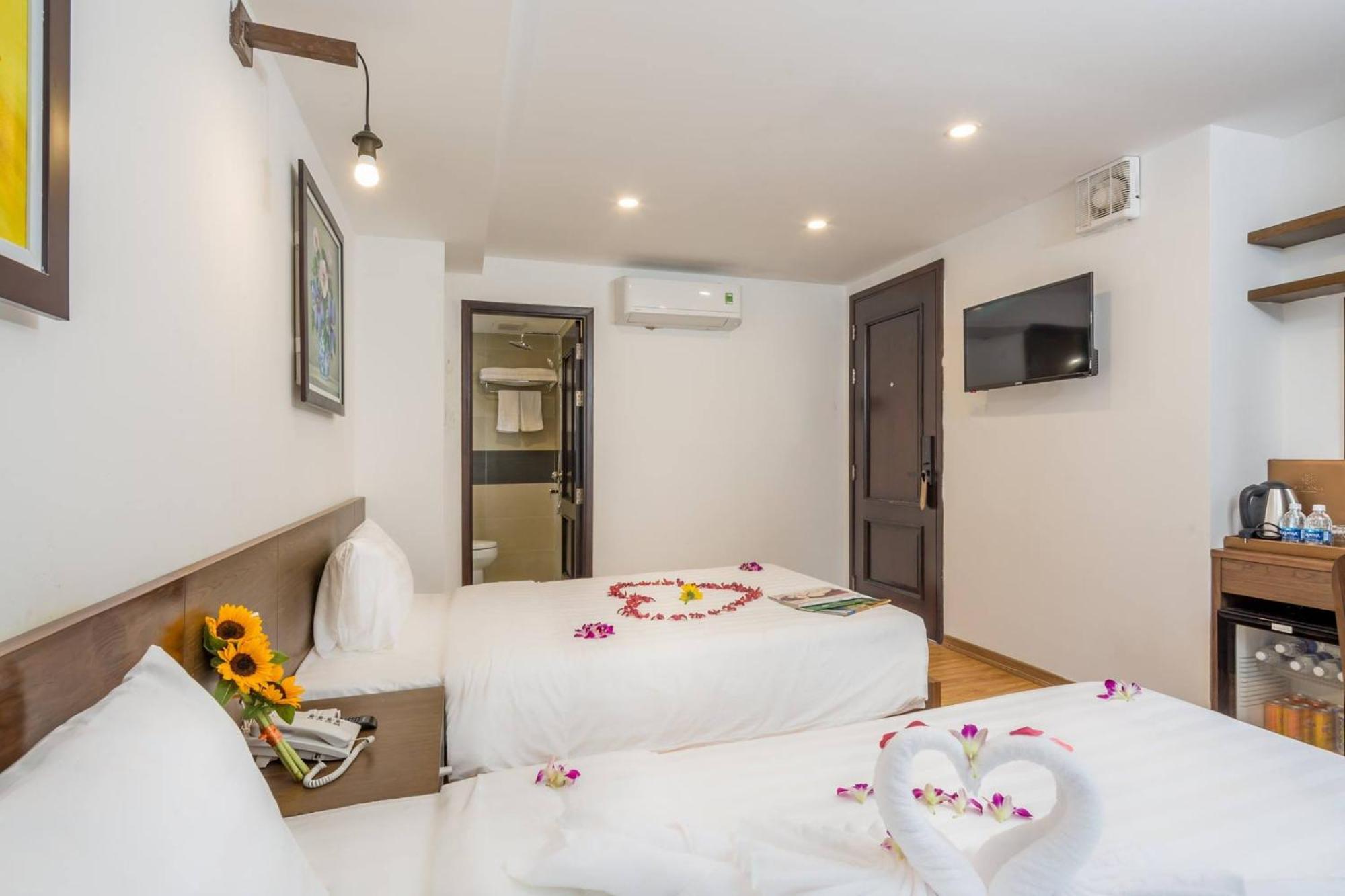 Hotel Silana Beachfront & Da Nang