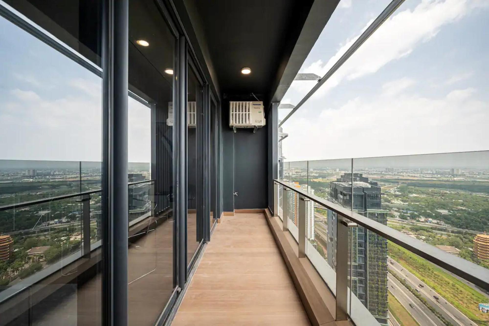 Lumiere Riverside - Luxury District 2 Apartment