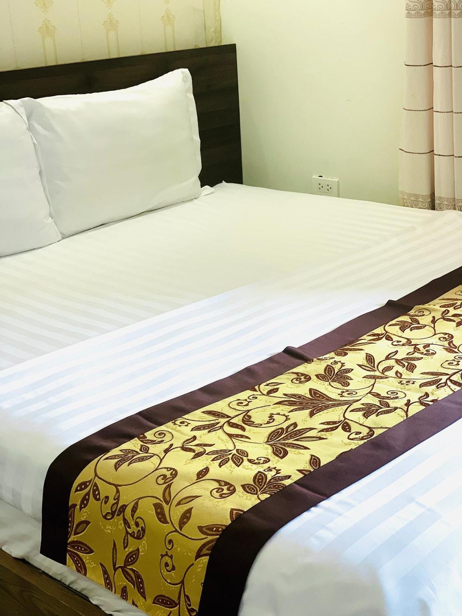 Hotel Night Market *