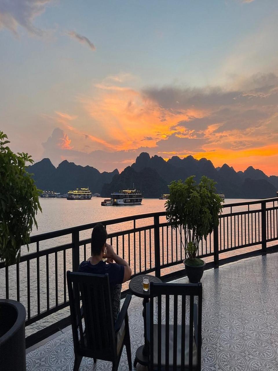 Botel Du Thuyen 5 Sao - Ngu Dem - Vinh - Rit Ha Long