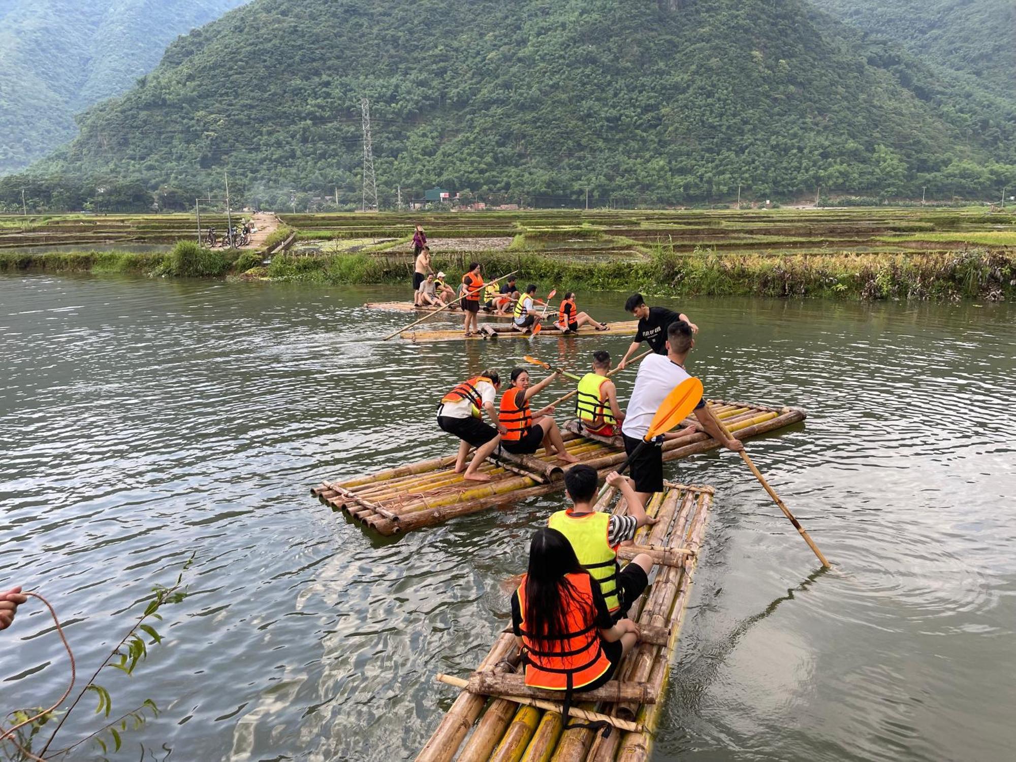 Ở trọ Riverside Camping Mai Châu