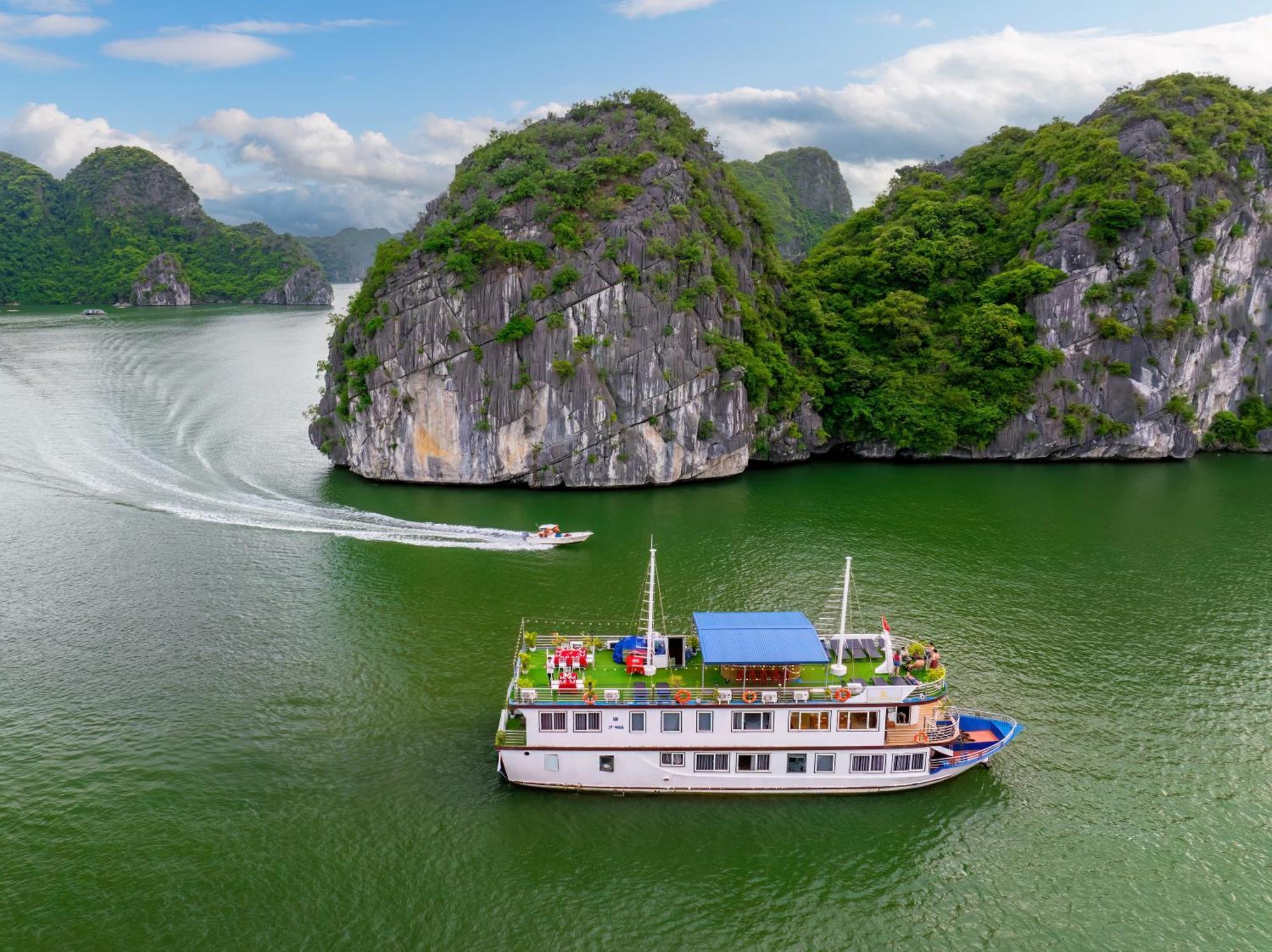 Sunlight Cruise  Hạ Long