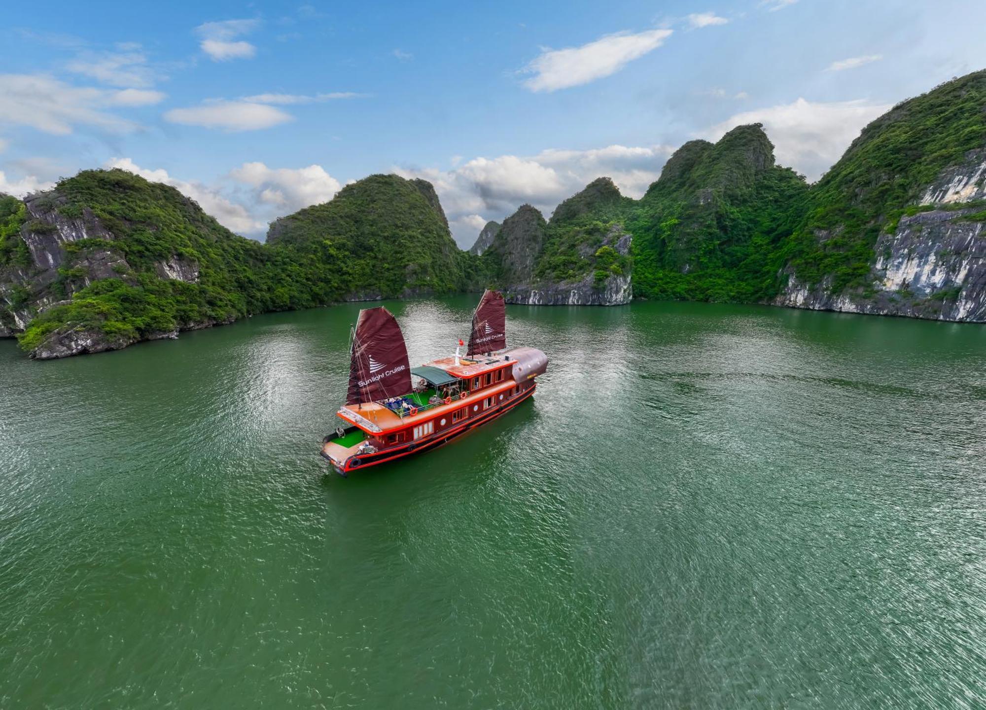 Sunlight Boutique Cruise - Cat Ba Island