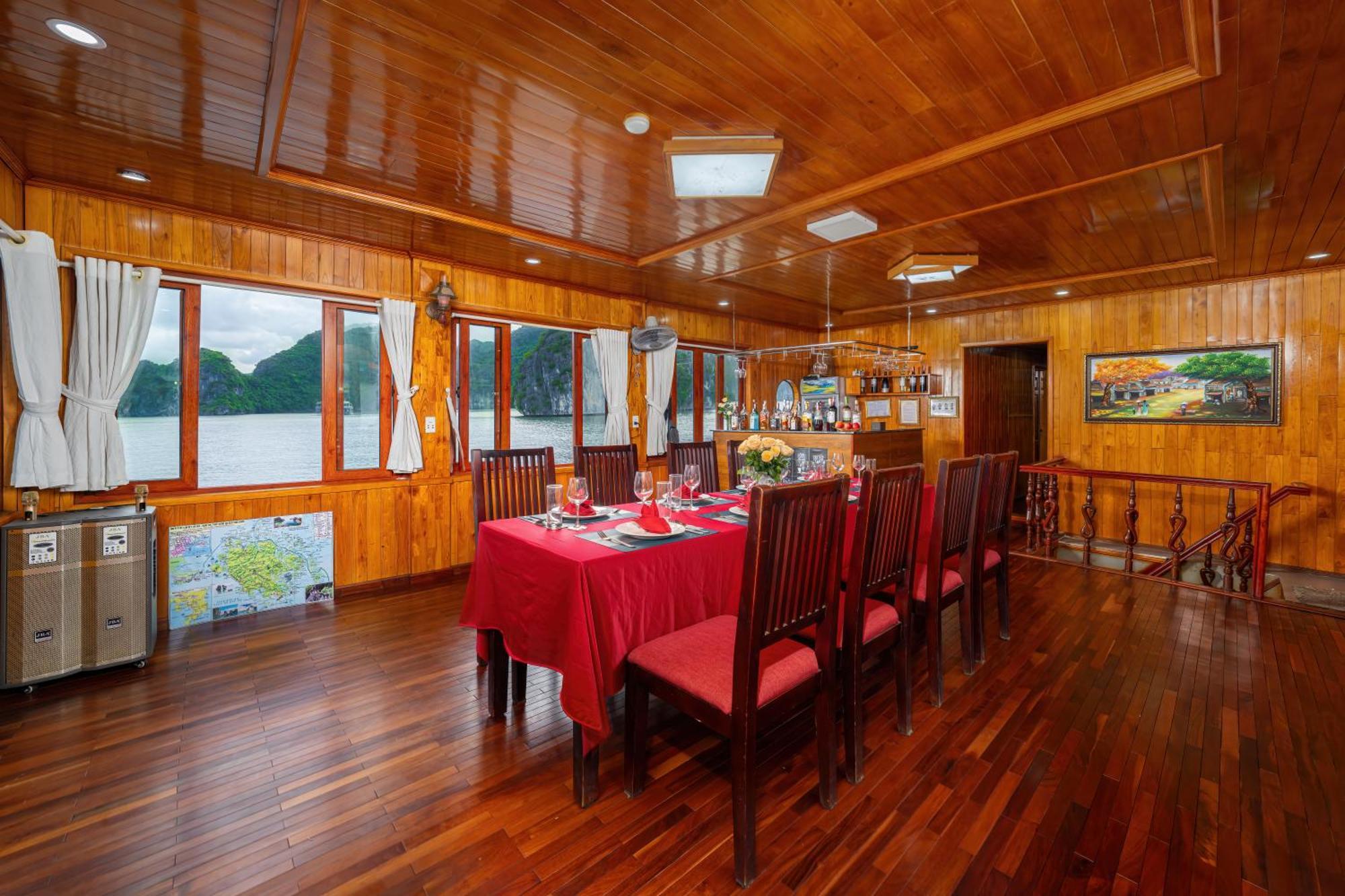 Sunlight Boutique Cruise - Cat Ba Island  Ha Long