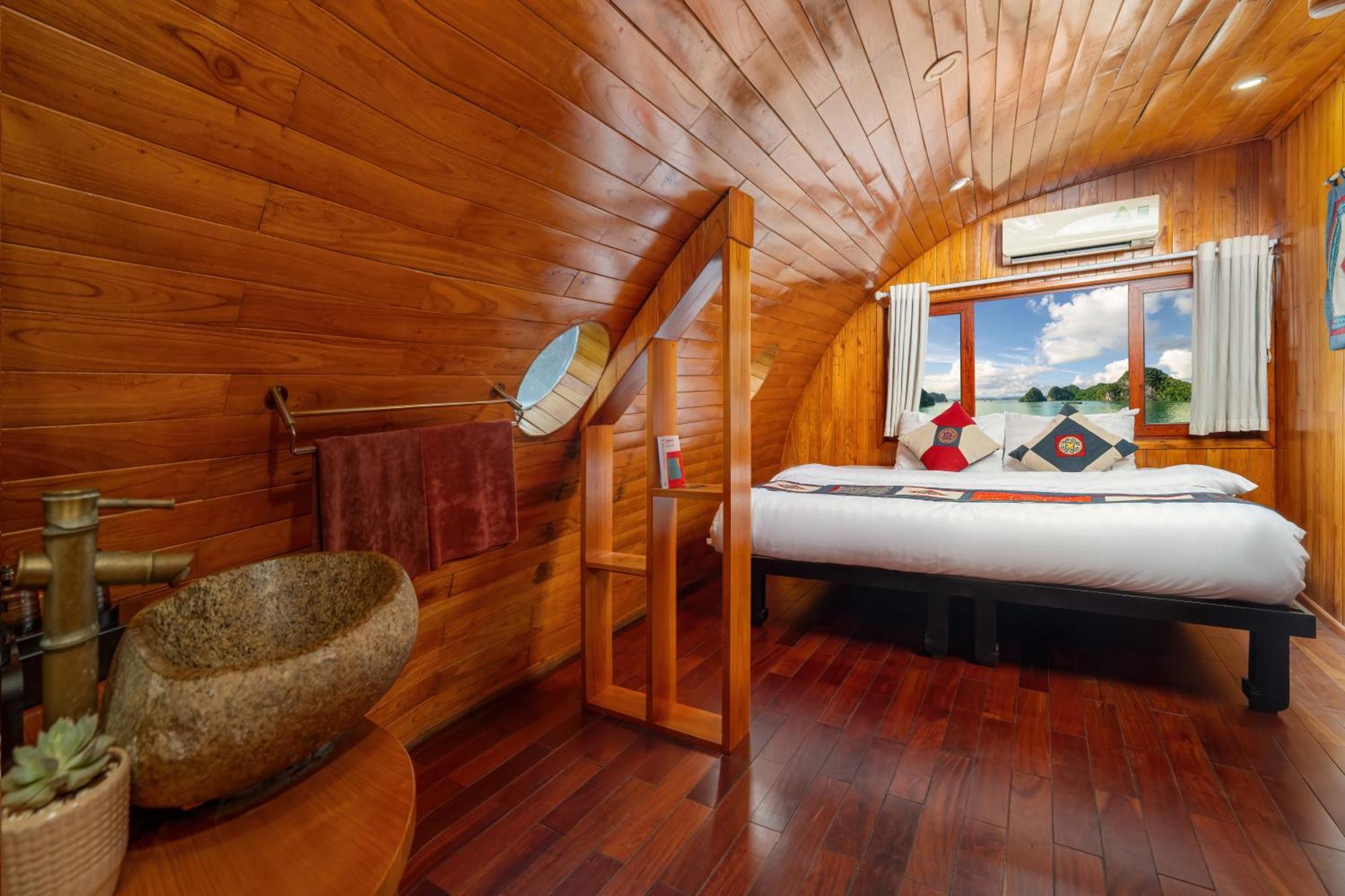 Sunlight Boutique Cruise - Cat Ba Island Ha Long
