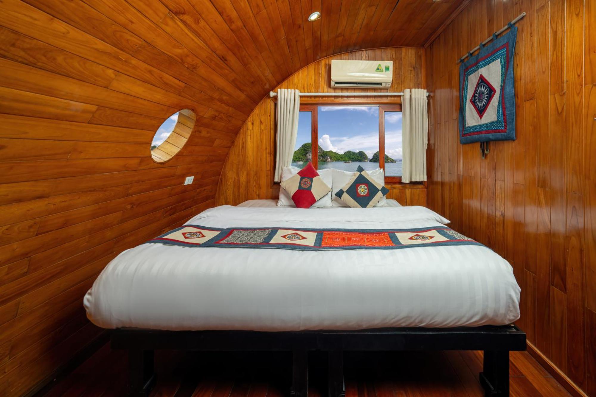  Sunlight Boutique Cruise - Cat Ba Island 4*