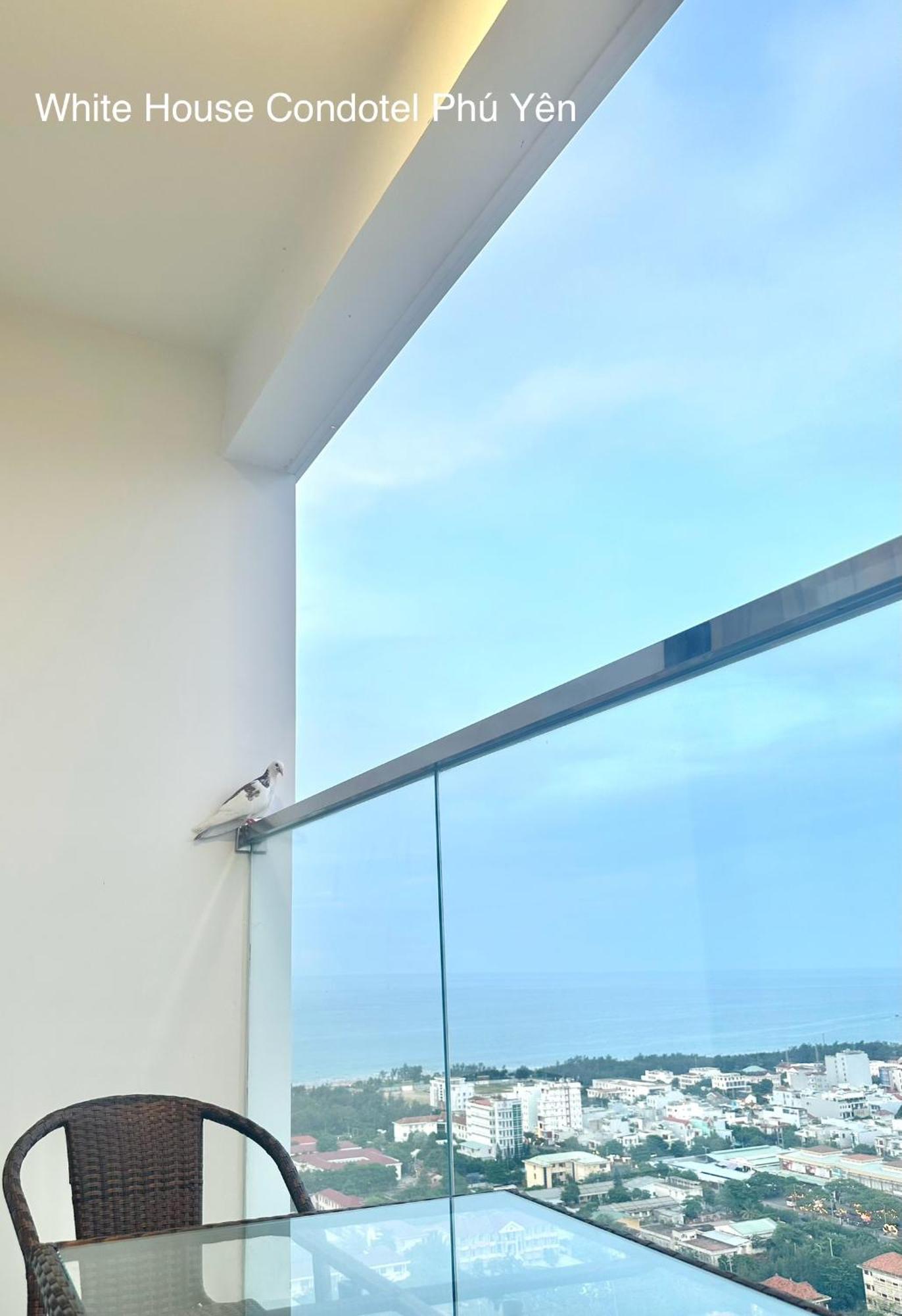 White House Condotel Phú Yên Khách sạn hẻo lánh