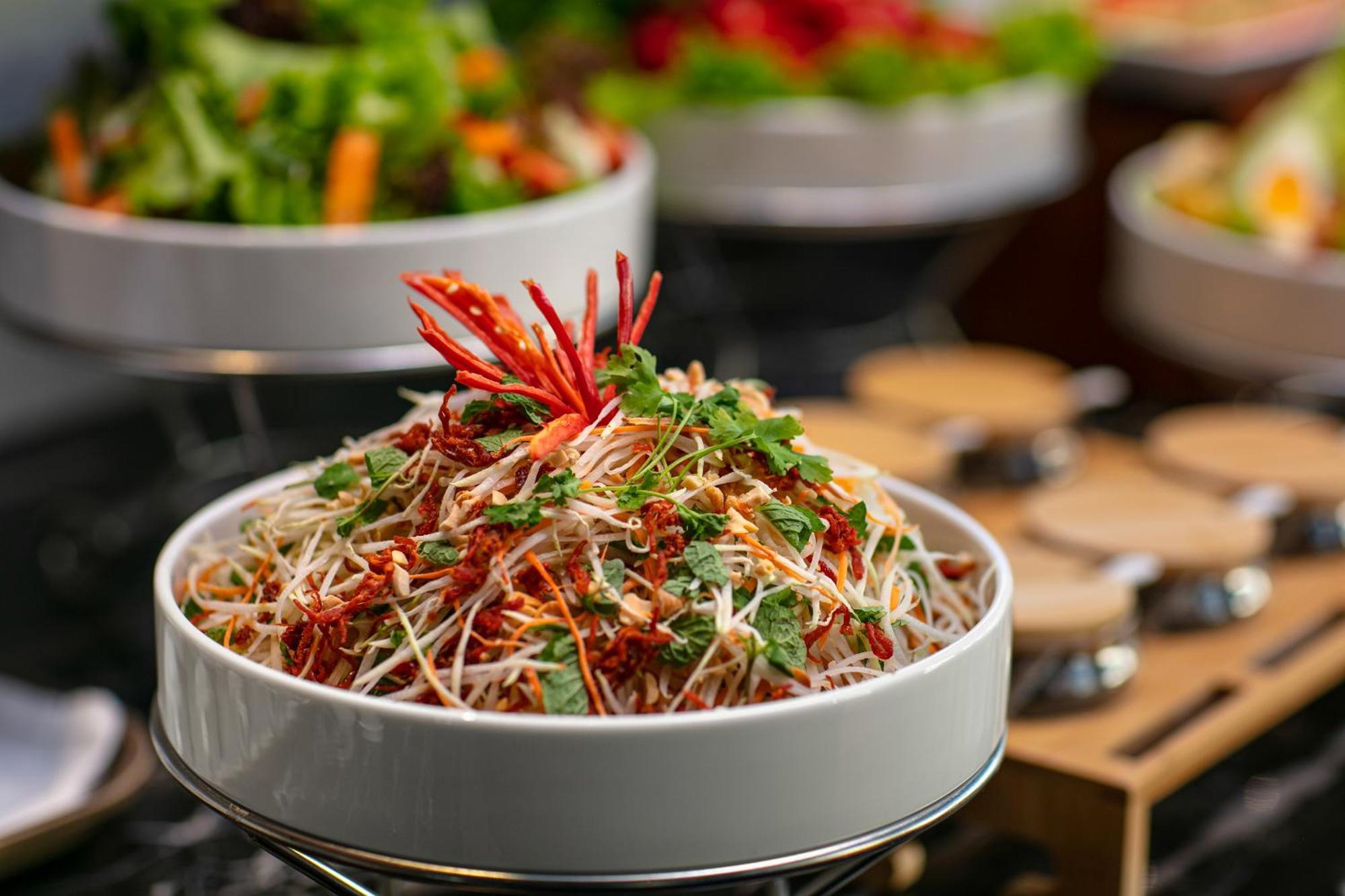 Le Premier & Rooftop Bar Khách sạn 4*
