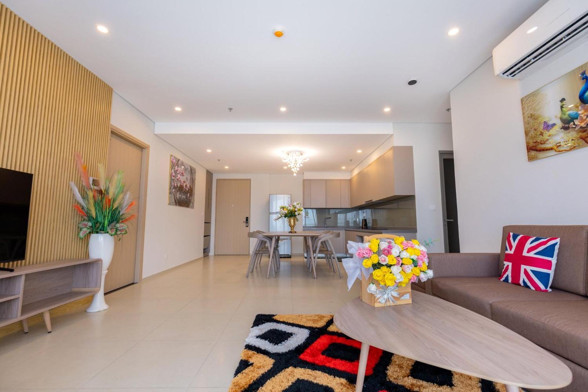 Lucky House - Second In The Song Apartment *