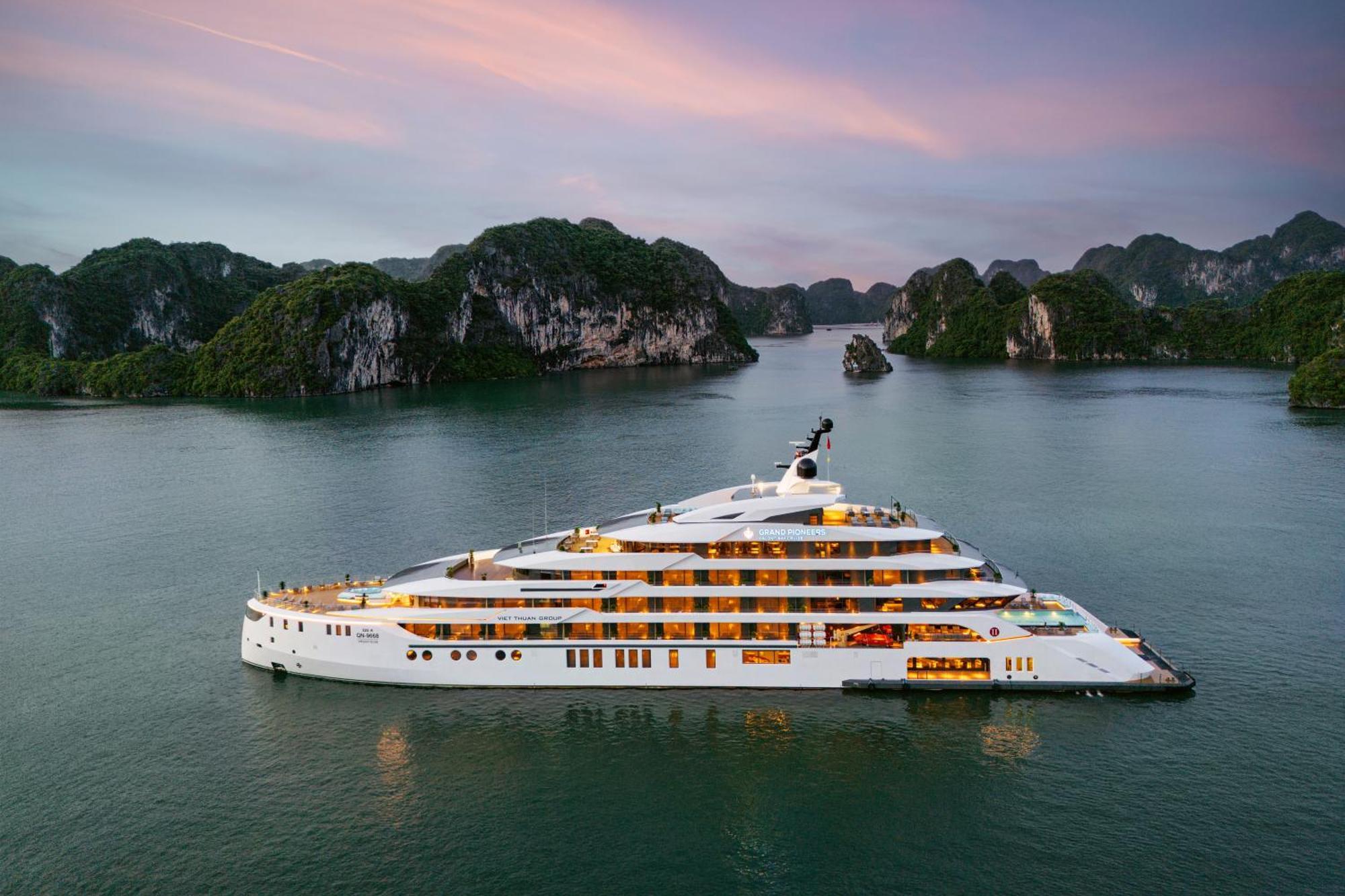 Essence Grand Halong Bay Cruise 5*