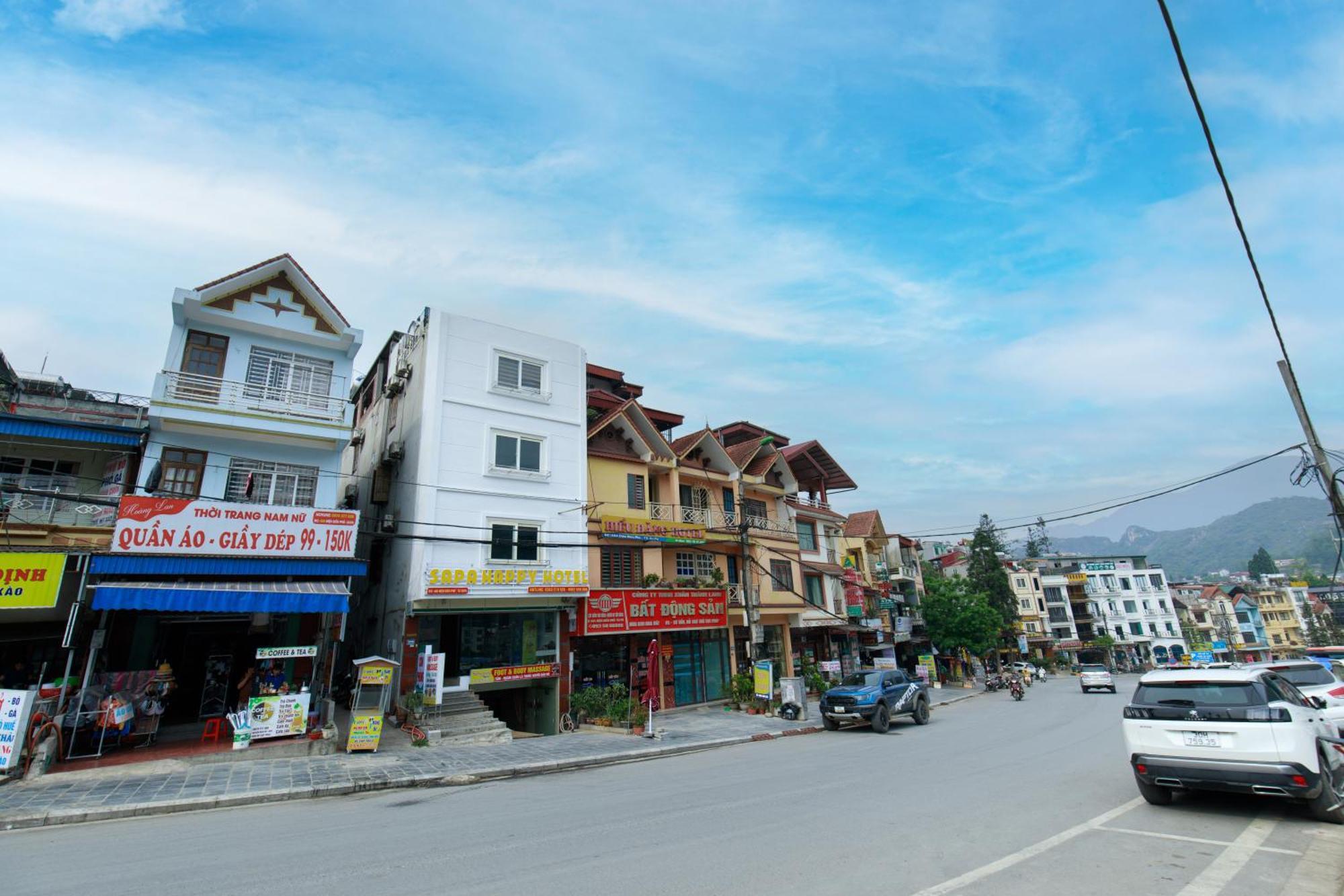 Happy Khách sạn 3*