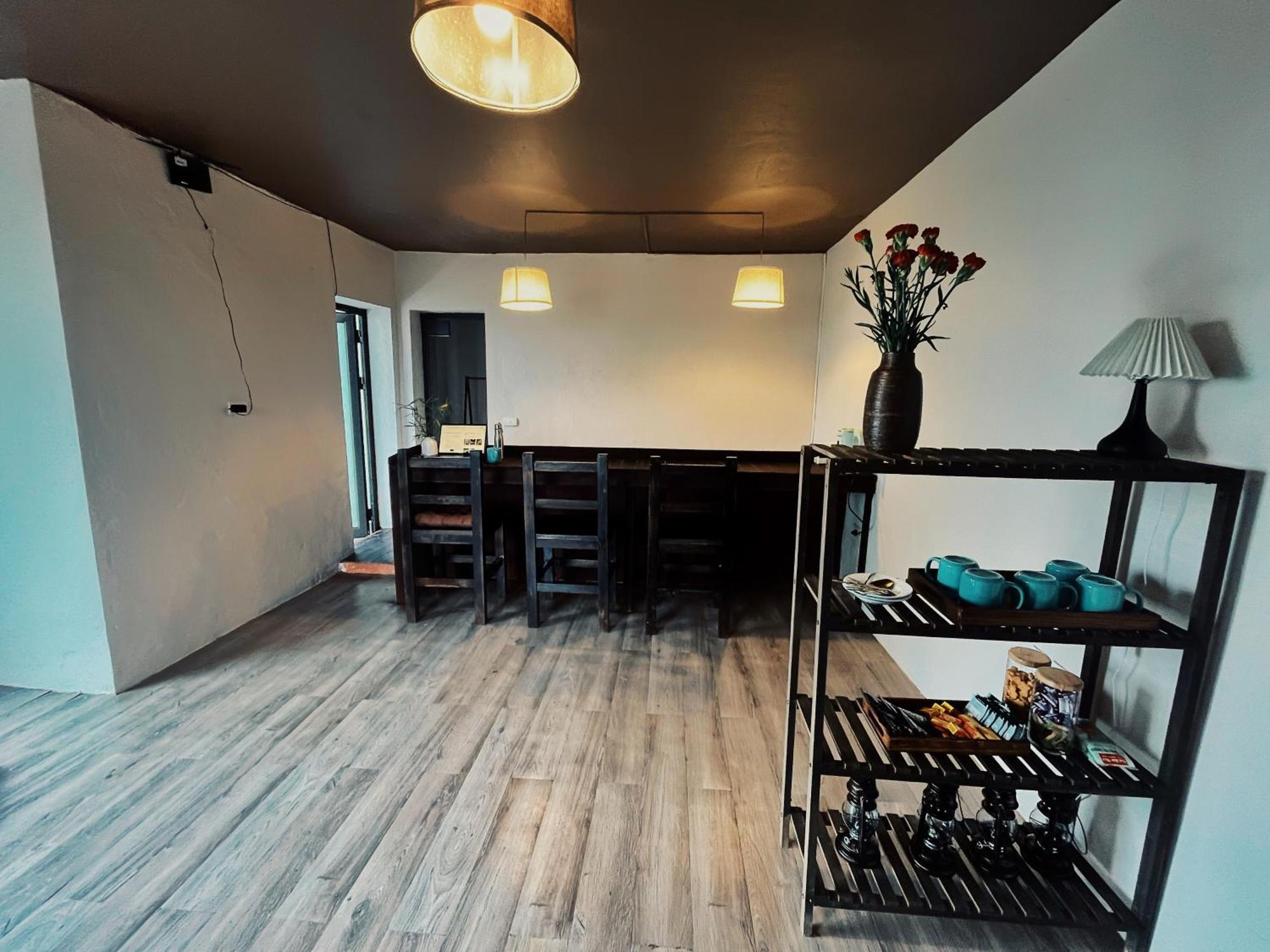 Whisper And Hidden Bar