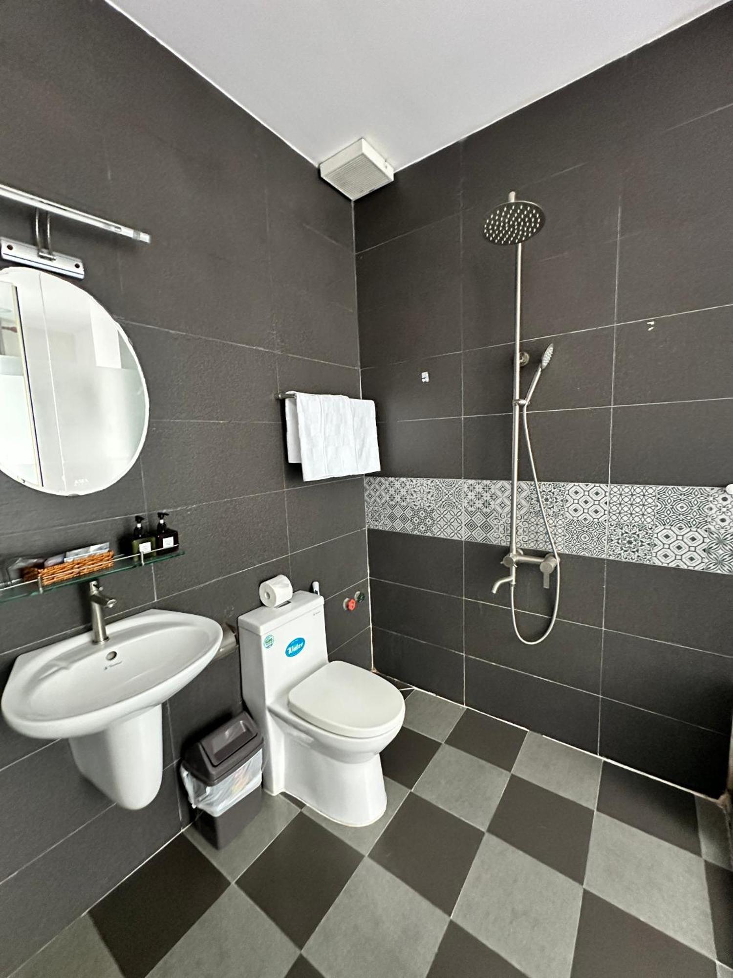 Reddoorz Shusimi House Nguyen Troi Khách sạn