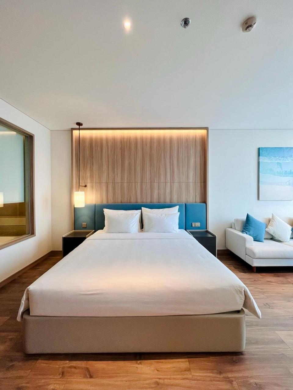 Hotel Khach San A Lacarte Bay, Ngay Mat Bien, Mien Phi Be Boi 5*