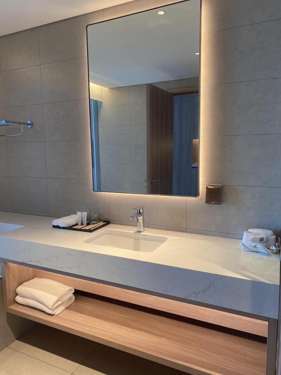 Khach San A Lacarte Bay, Ngay Mat Bien, Mien Phi Be Boi Hotel 5*