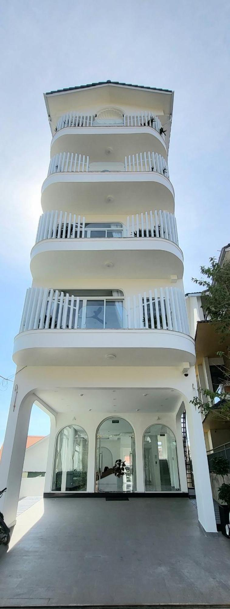 Le's Sky Hotel