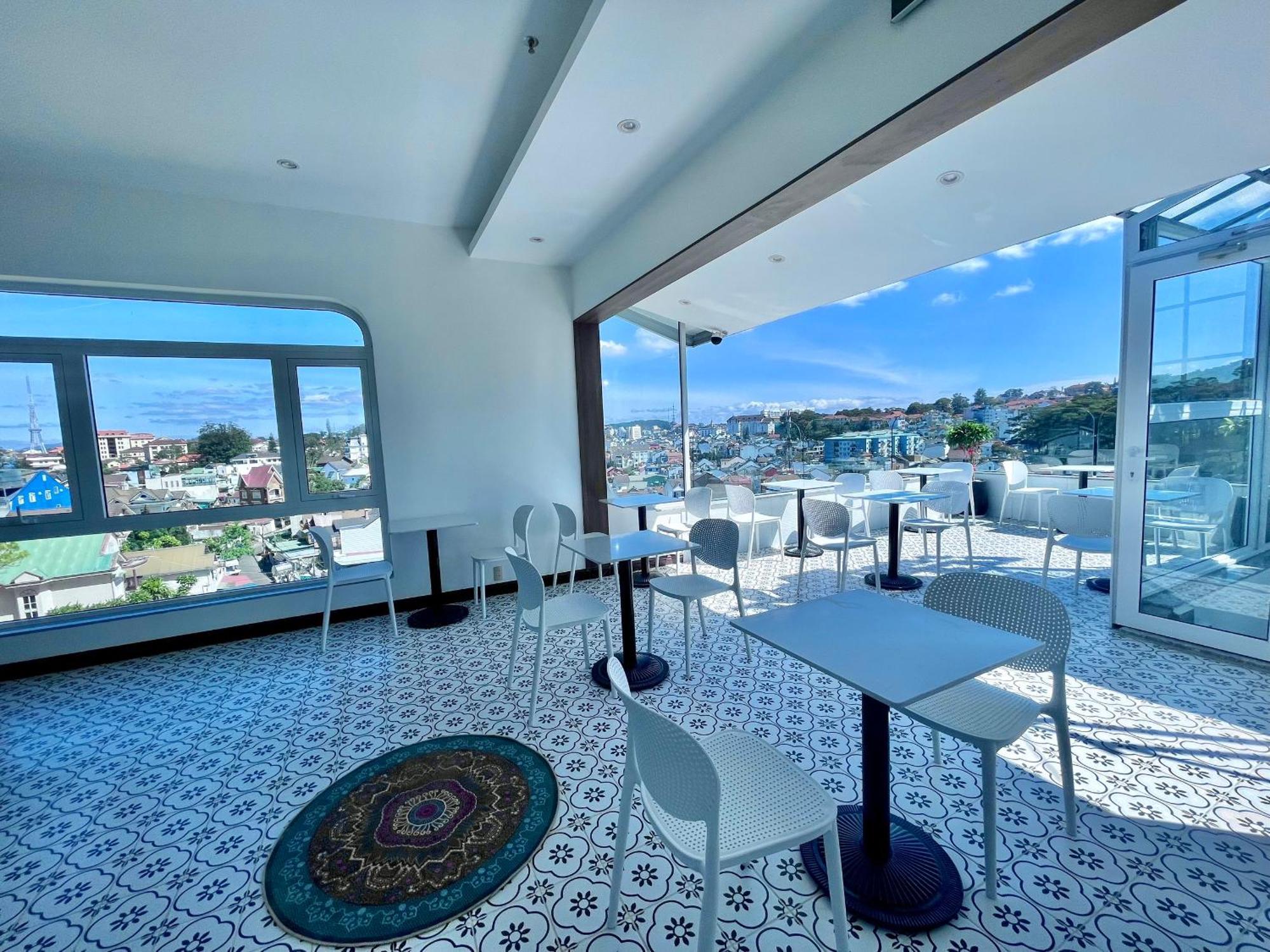 Le's Sky Hotel