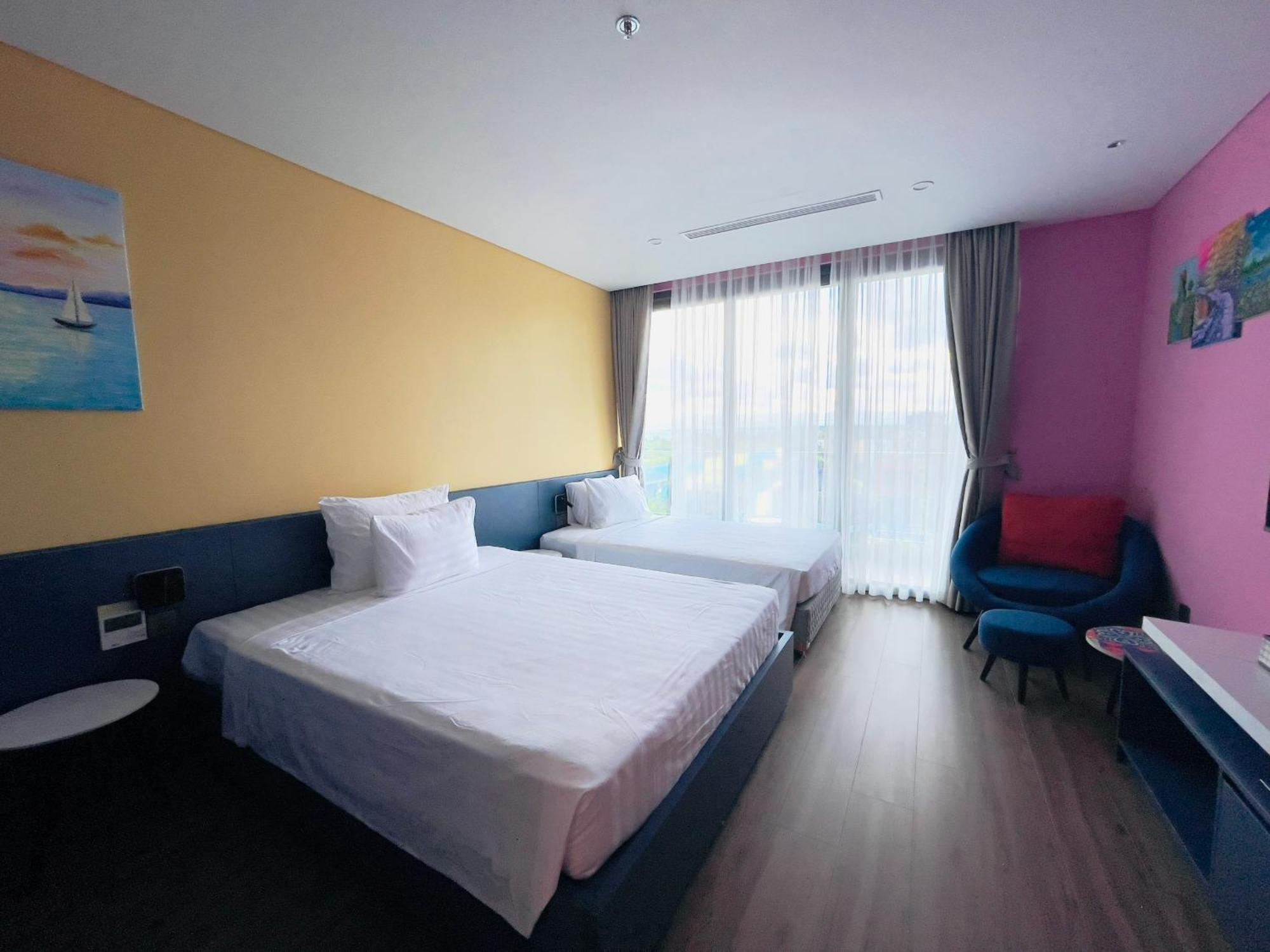 Khách sạn hẻo lánh Flamingohai Tien- Ibiza Hoang Hoa