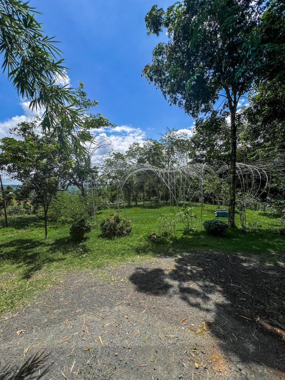 Megarden Daknong lều *