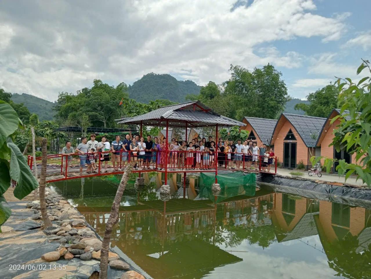 Suoi Khoang Minh Hang Hotel