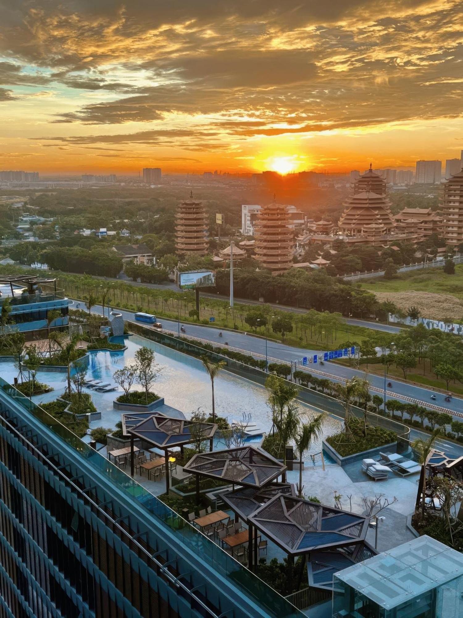 Lumiere Riverside - Luxury District 2