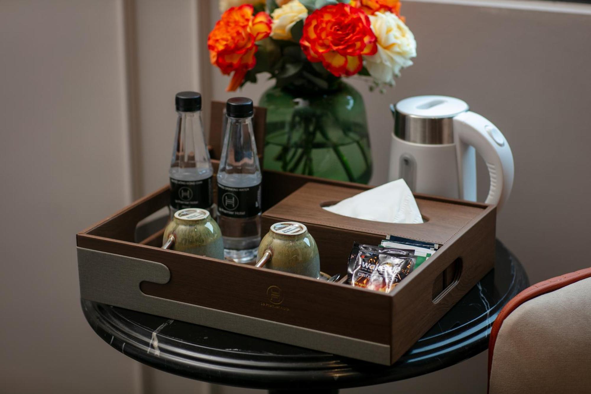 Le Premier & Rooftop Bar Khách sạn 4*